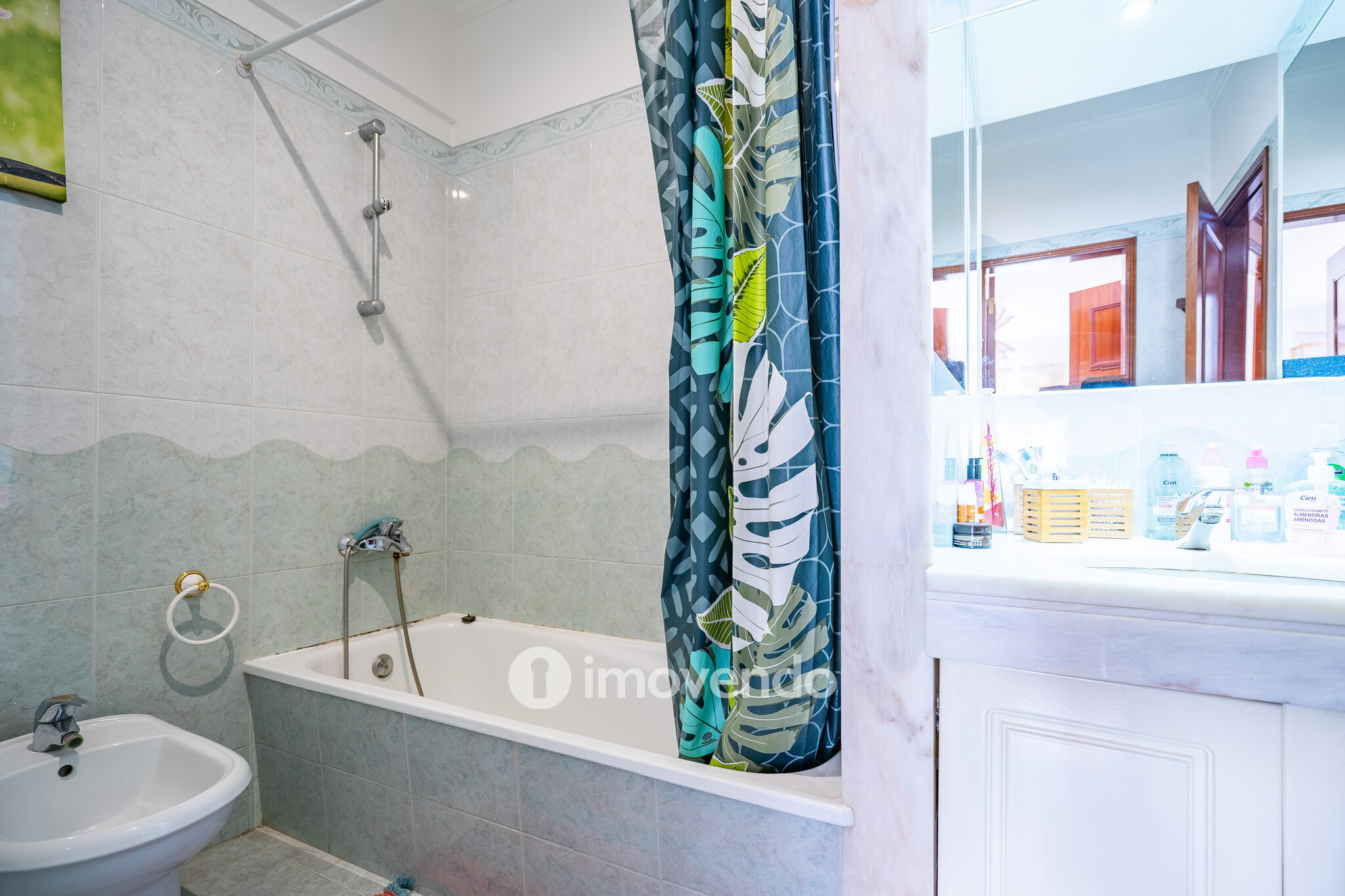 Apartamento T2, luminoso e com uma cave enorme, na Quinta da Marialva