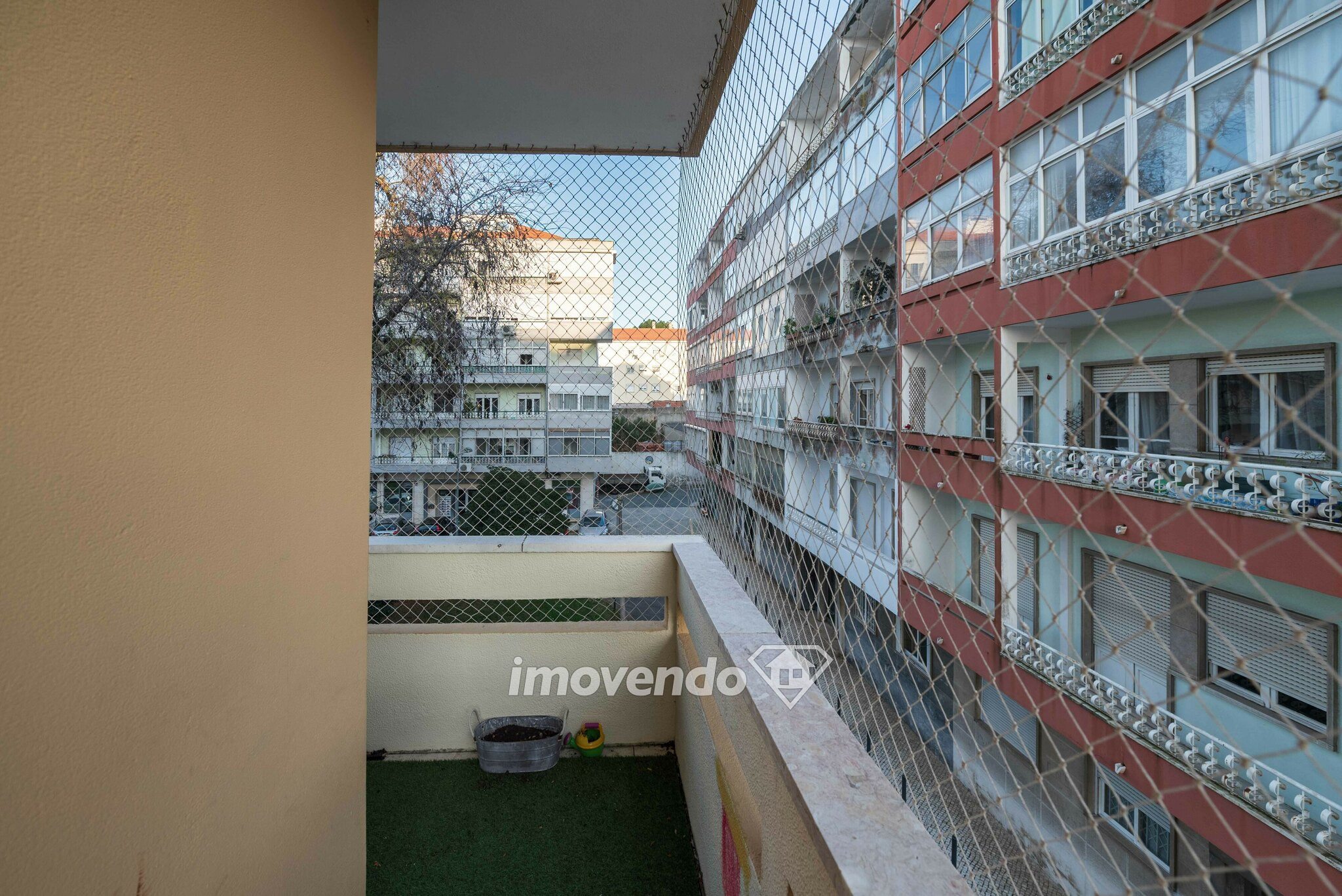 Apartamento T3+1 com varanda, numa localização exclusiva, em Alvalade