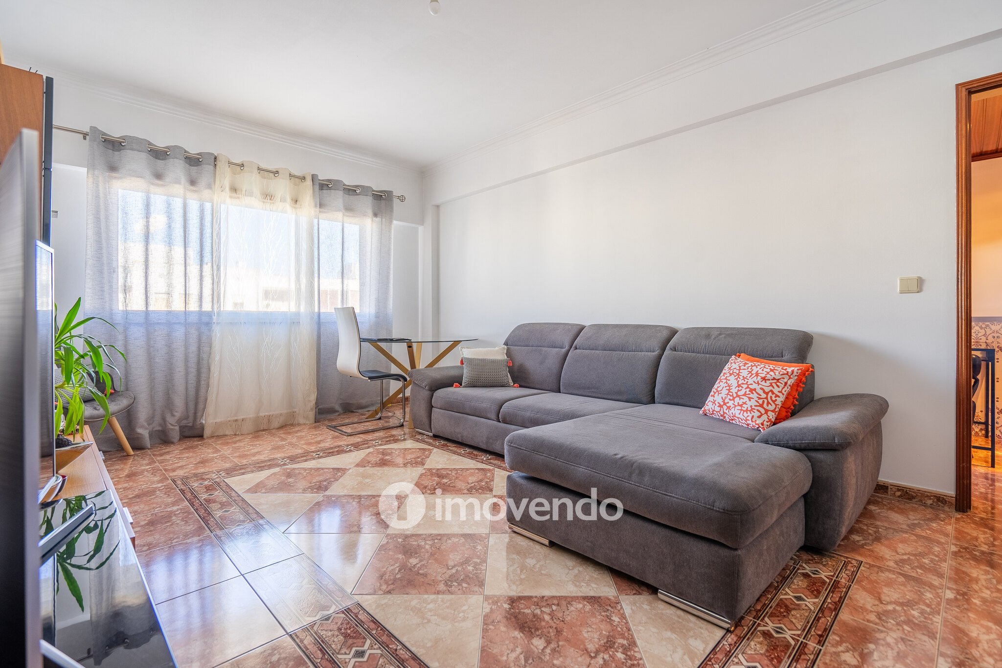 Apartamento T2, luminoso e com uma cave enorme, na Quinta da Marialva