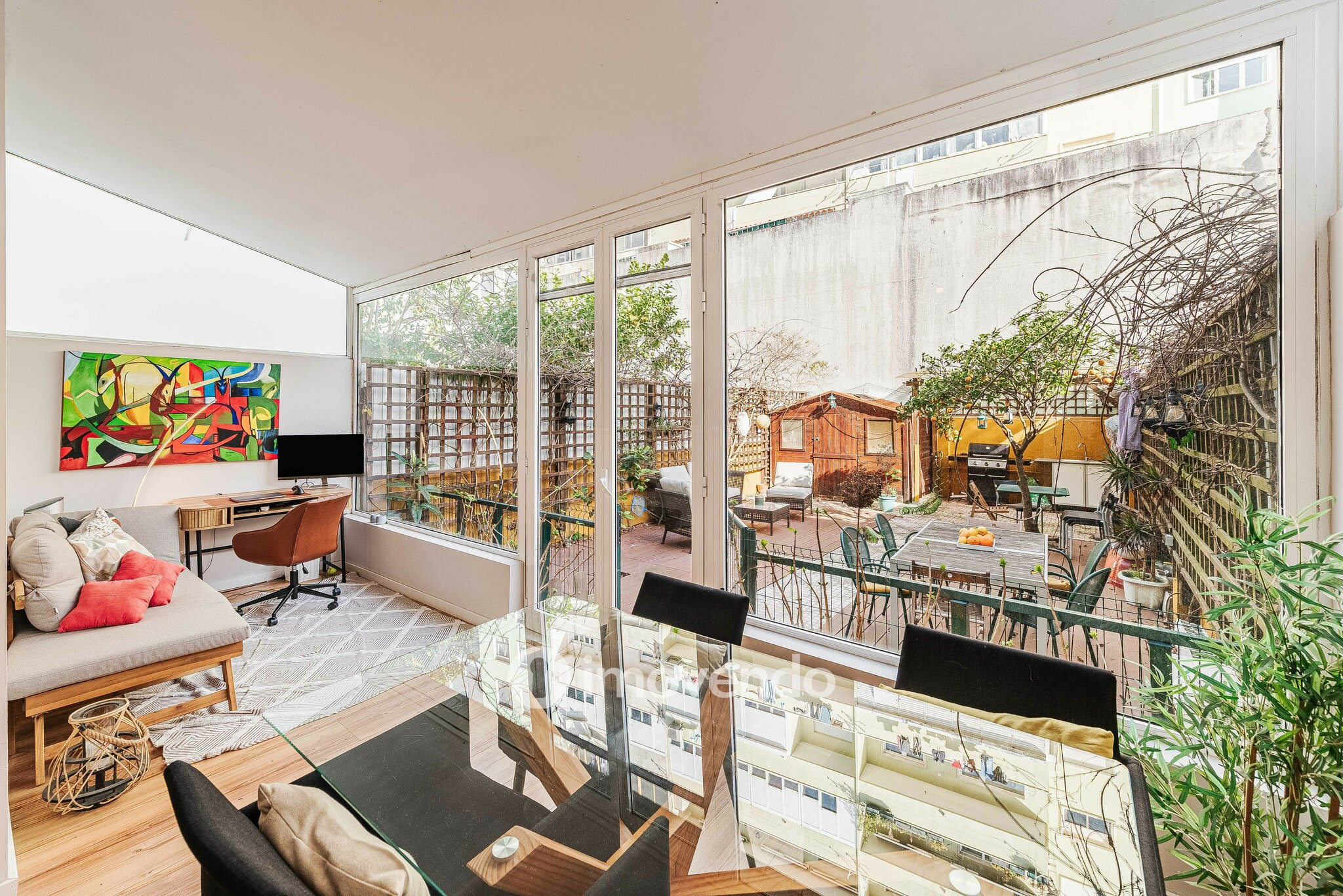 Apartamento T2 remodelado, com logradouro, em São Domingos de Benfica
