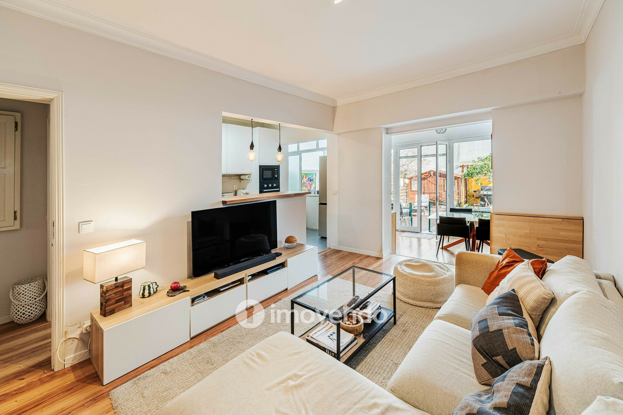 Apartamento T2 remodelado, com logradouro, em São Domingos de Benfica