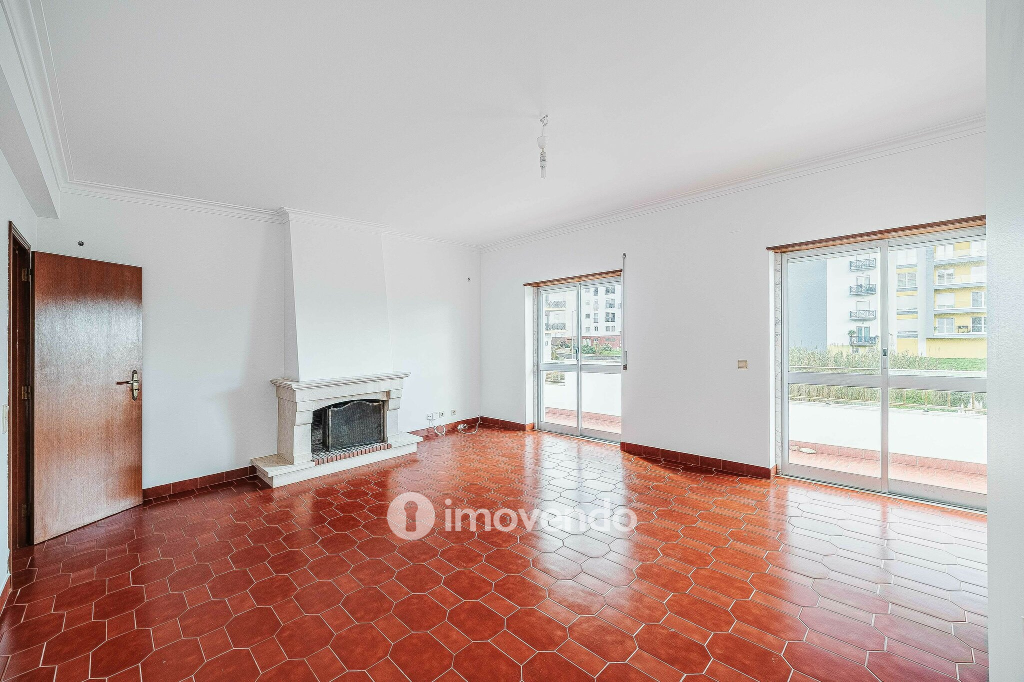 Apartamento T3 pronto a habitar, com áreas amplas, no centro de Mafra