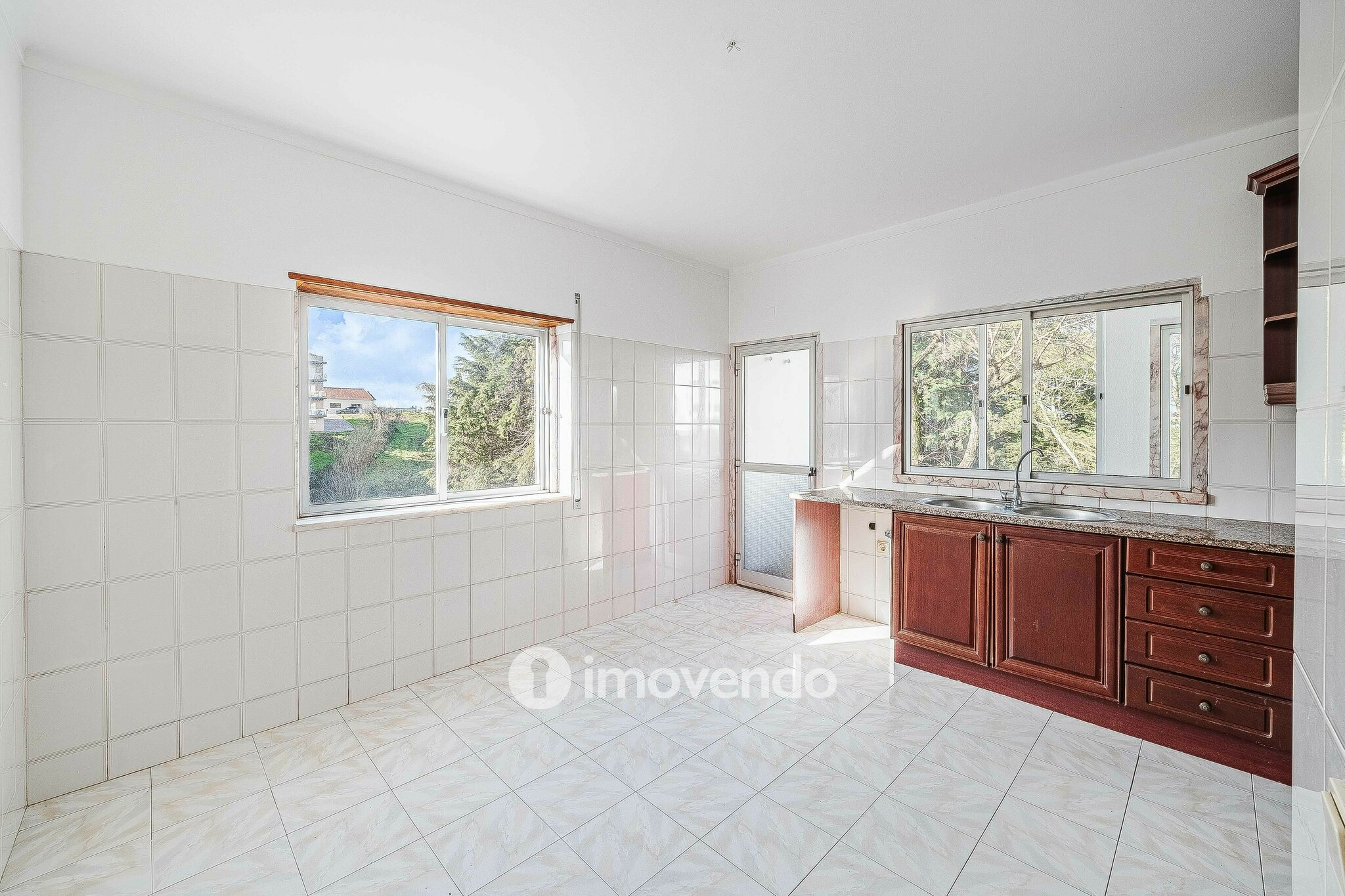 Apartamento T3 pronto a habitar, com áreas amplas, no centro de Mafra