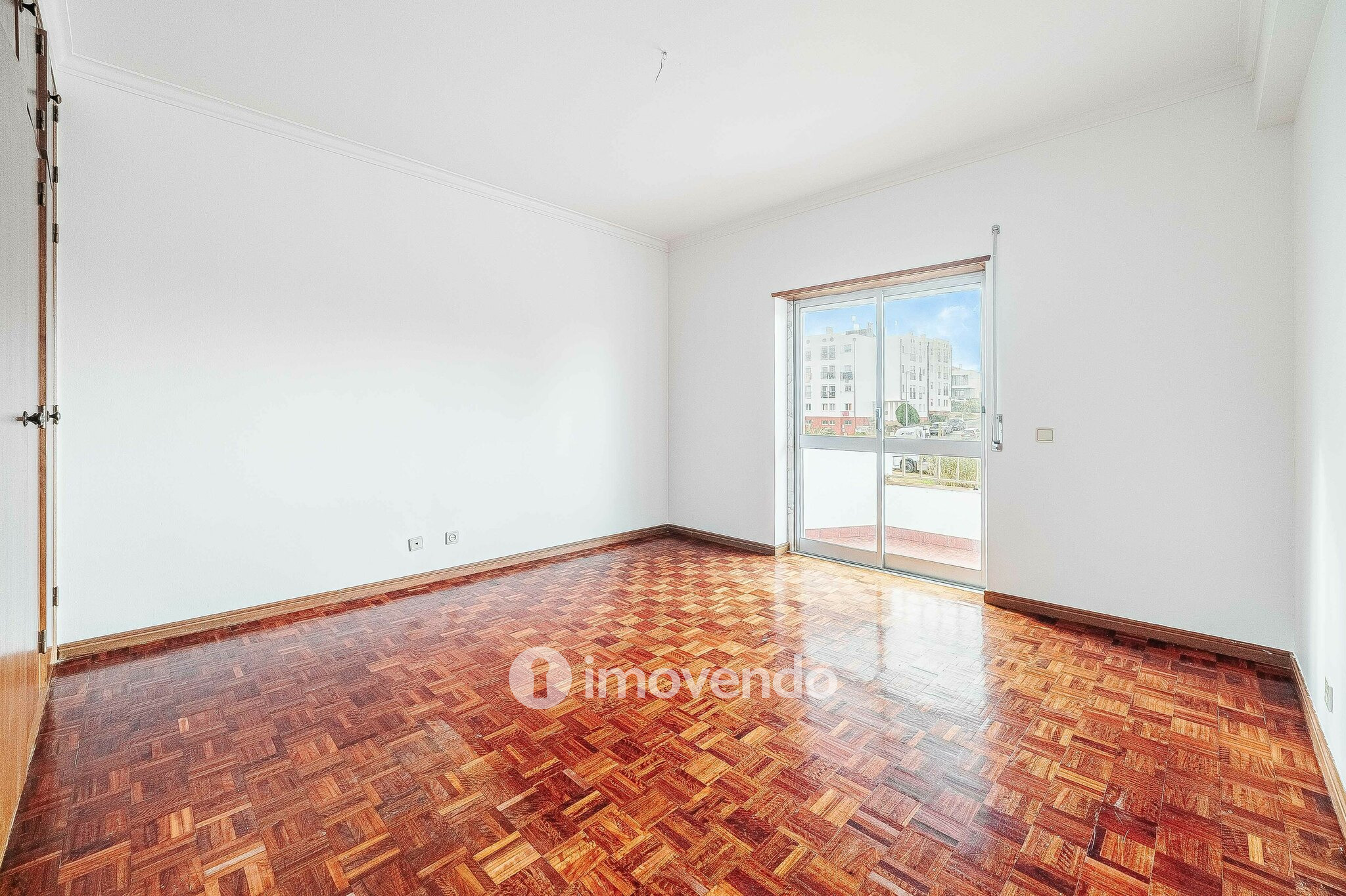 Apartamento T3 pronto a habitar, com áreas amplas, no centro de Mafra