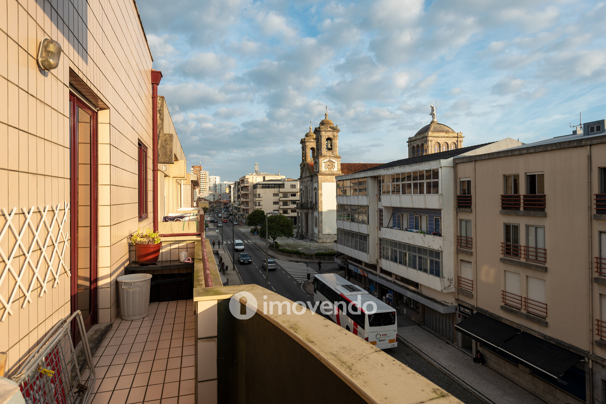 Apartamento T4 Duplex, com estacionamento, na Póvoa de Varzim