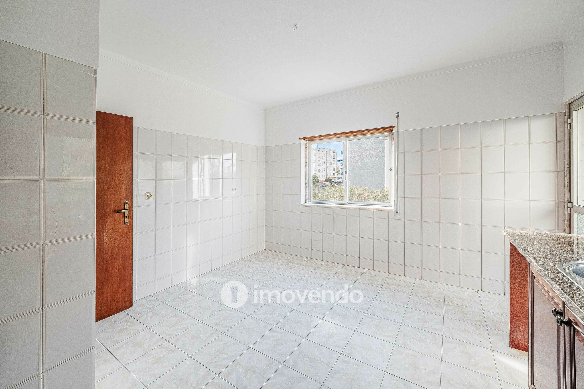 Apartamento T3 pronto a habitar, com áreas amplas, no centro de Mafra