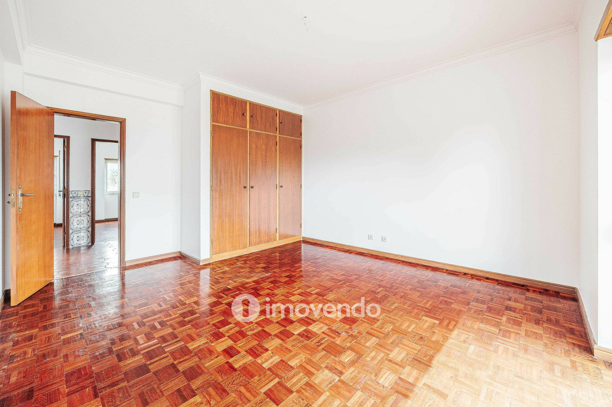 Apartamento T3 pronto a habitar, com áreas amplas, no centro de Mafra