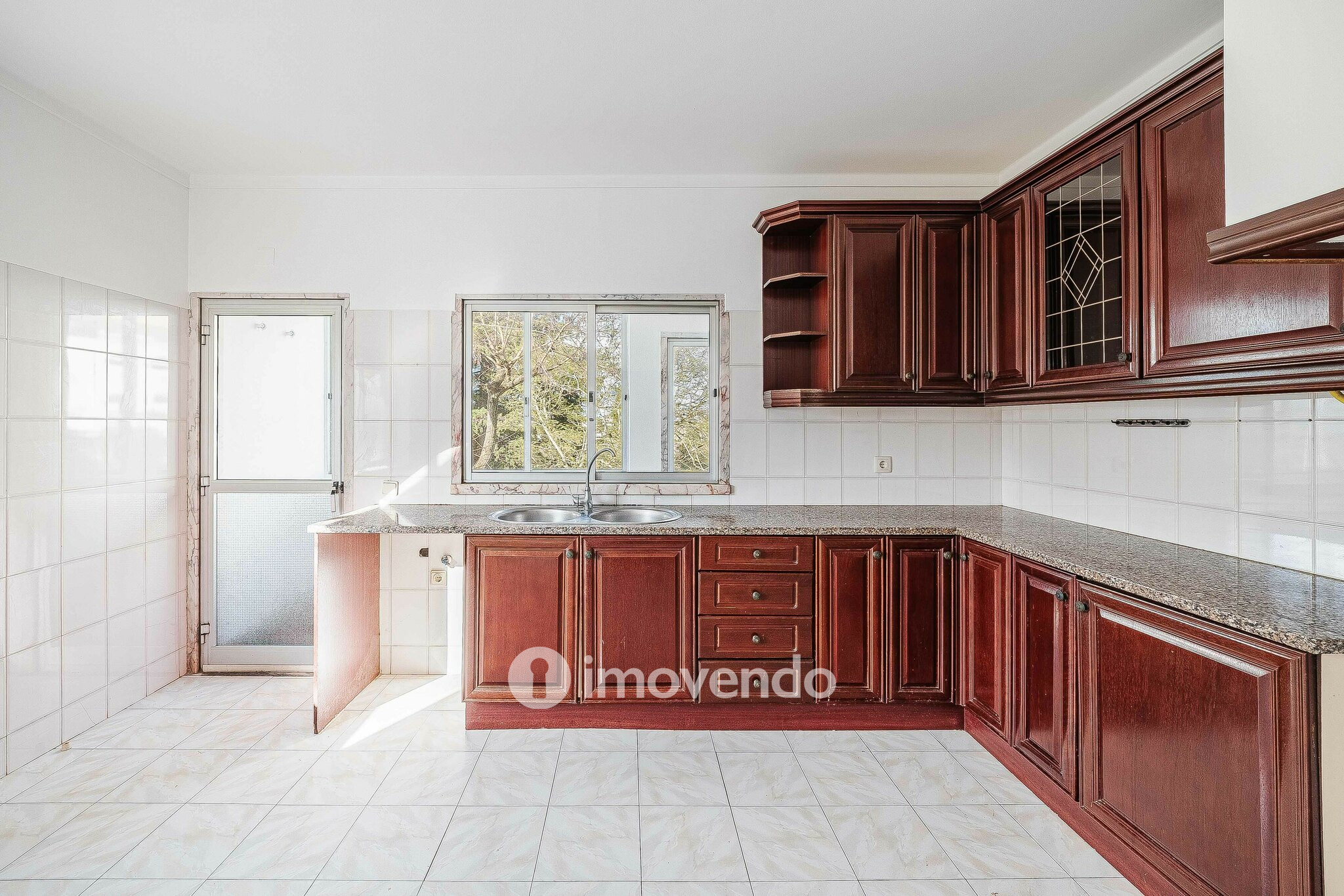 Apartamento T3 pronto a habitar, com áreas amplas, no centro de Mafra