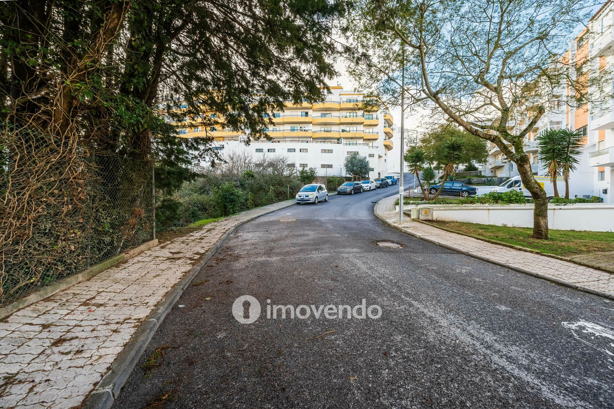 Apartamento T3 pronto a habitar, com áreas amplas, no centro de Mafra