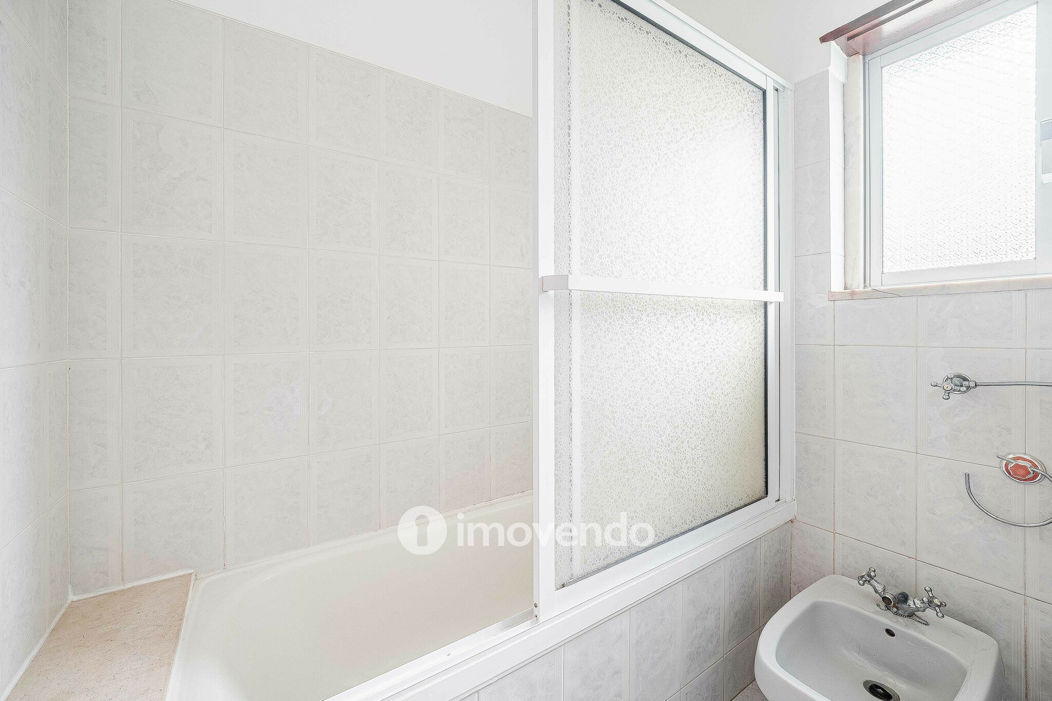 Apartamento T3 pronto a habitar, com áreas amplas, no centro de Mafra