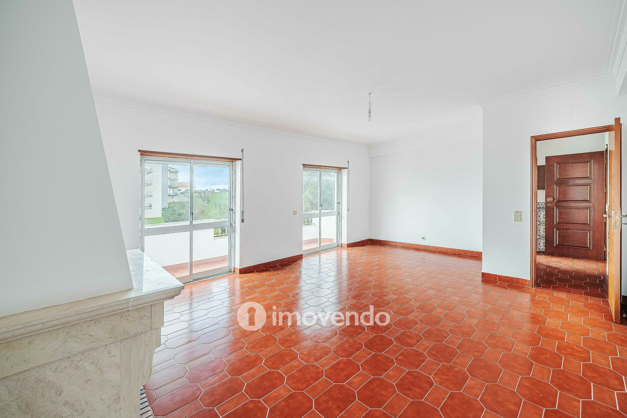 Apartamento T3 pronto a habitar, com áreas amplas, no centro de Mafra