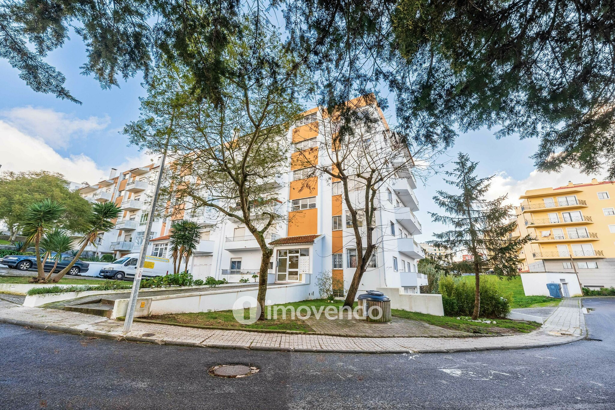 Apartamento T3 pronto a habitar, com áreas amplas, no centro de Mafra