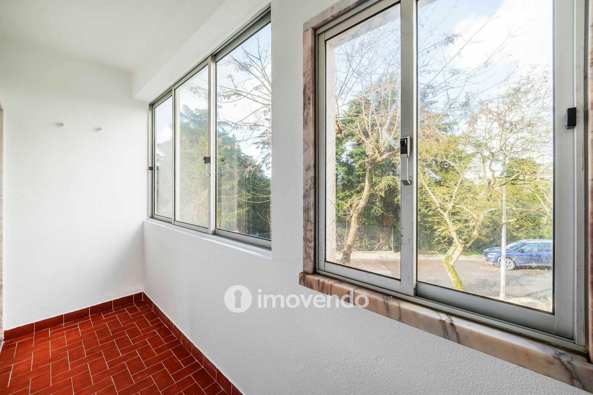 Apartamento T3 pronto a habitar, com áreas amplas, no centro de Mafra