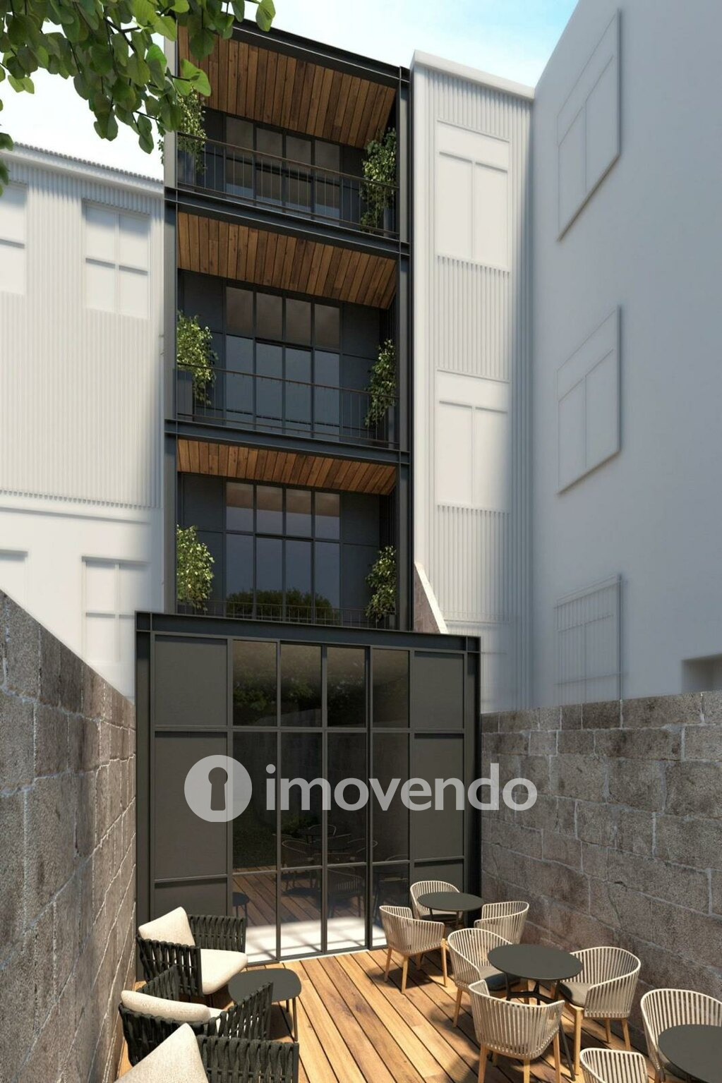 Prédio com 6 Apartamentos T0, loja e logradouro, no centro do Porto