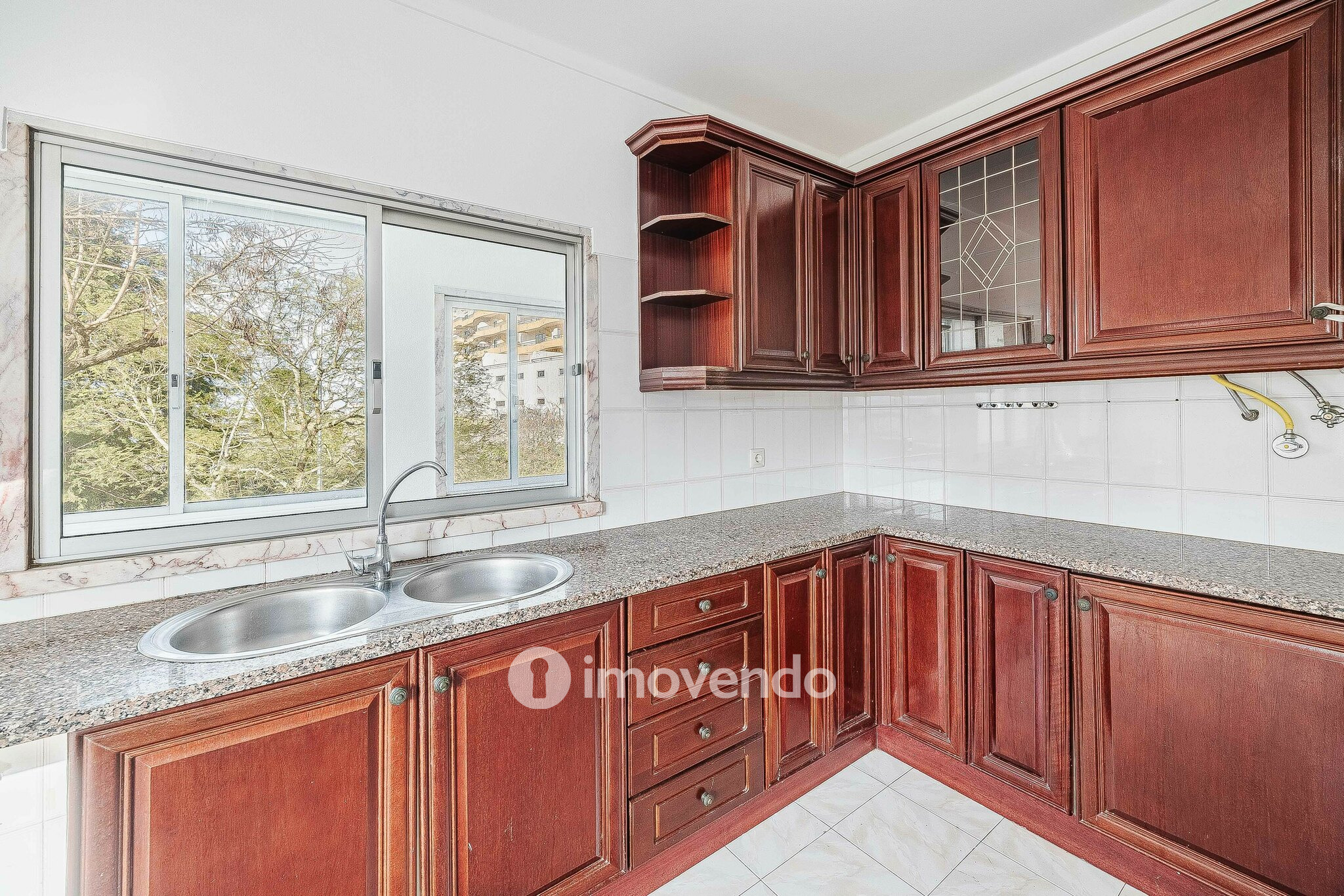 Apartamento T3 pronto a habitar, com áreas amplas, no centro de Mafra