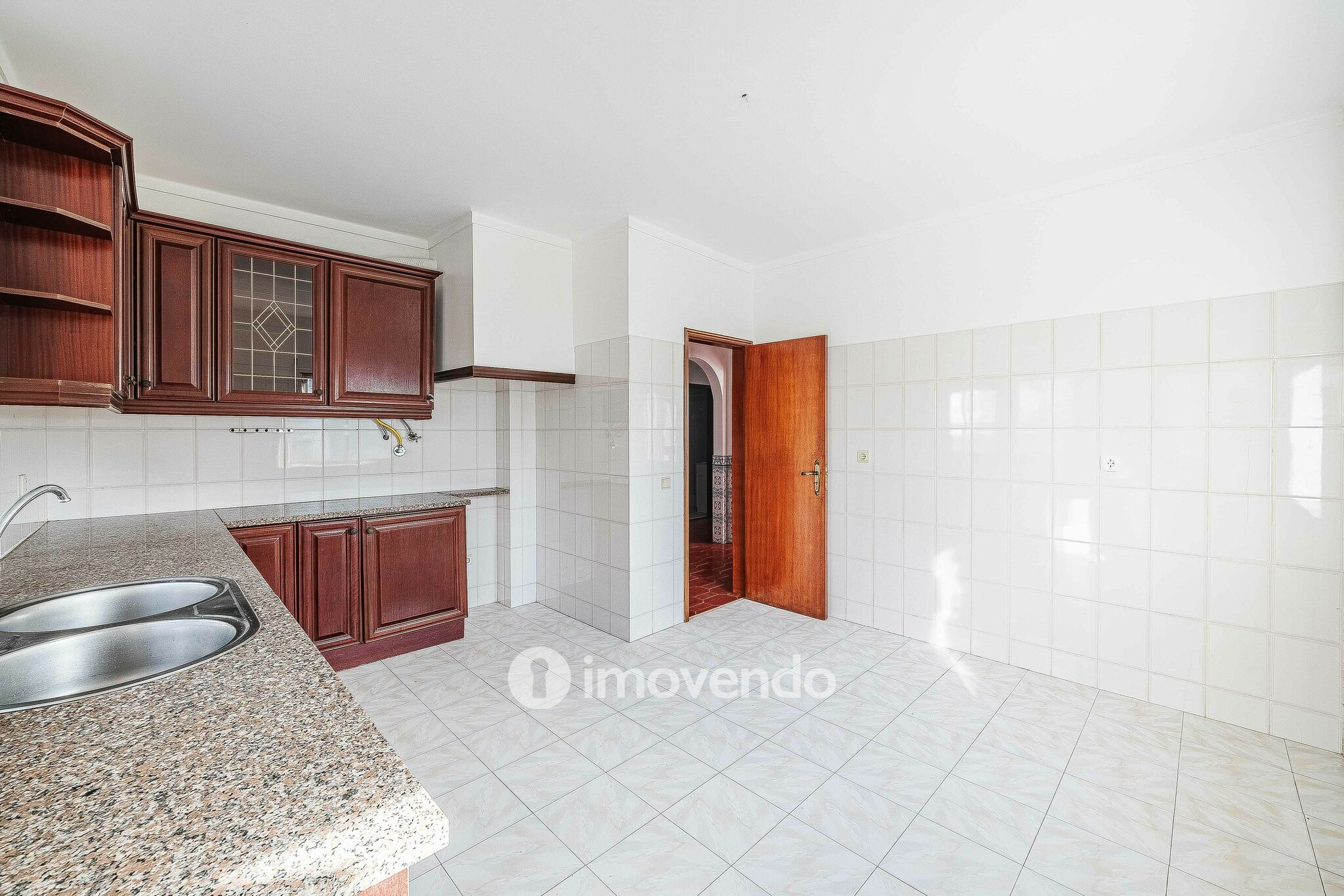 Apartamento T3 pronto a habitar, com áreas amplas, no centro de Mafra