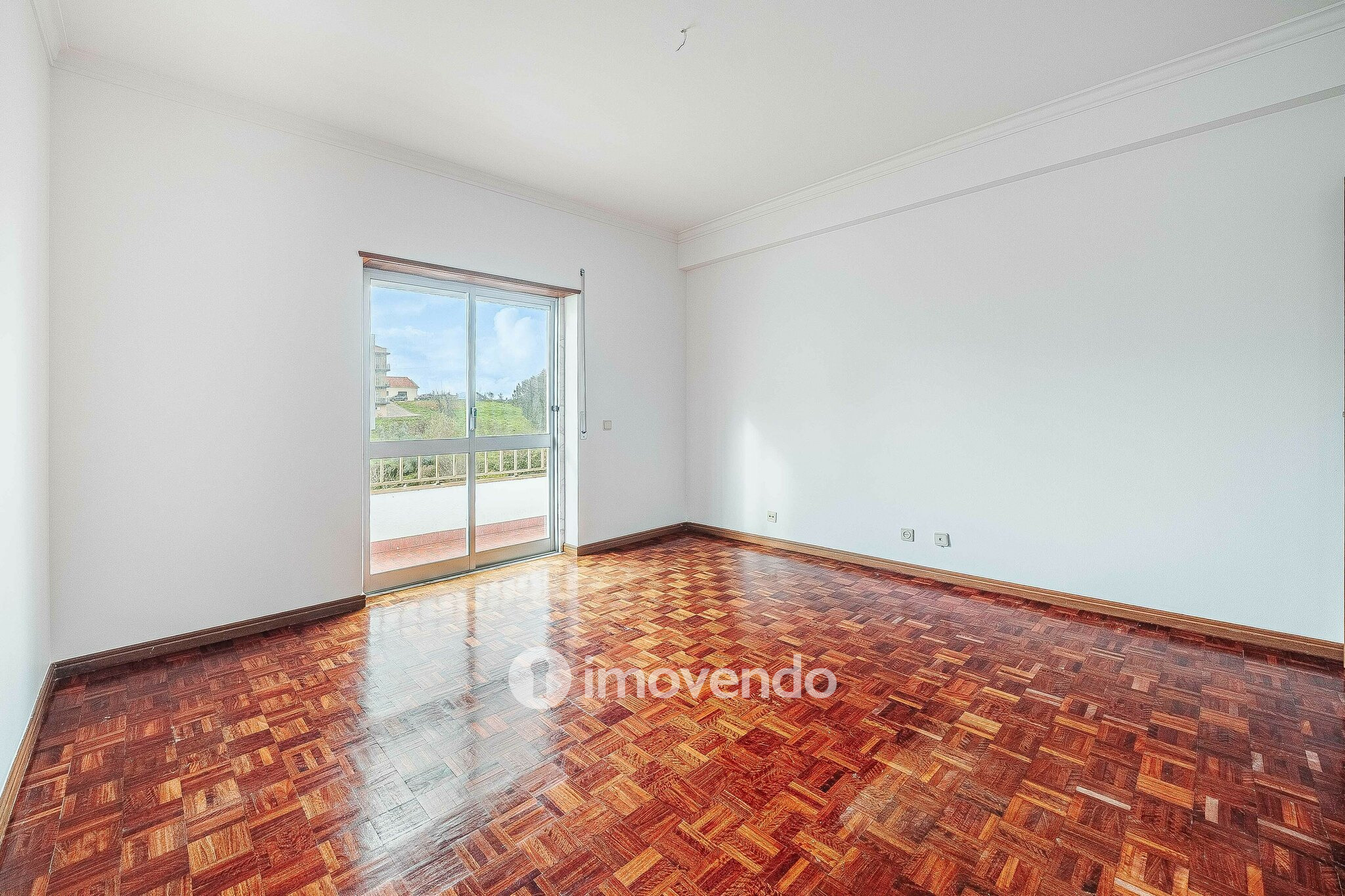 Apartamento T3 pronto a habitar, com áreas amplas, no centro de Mafra