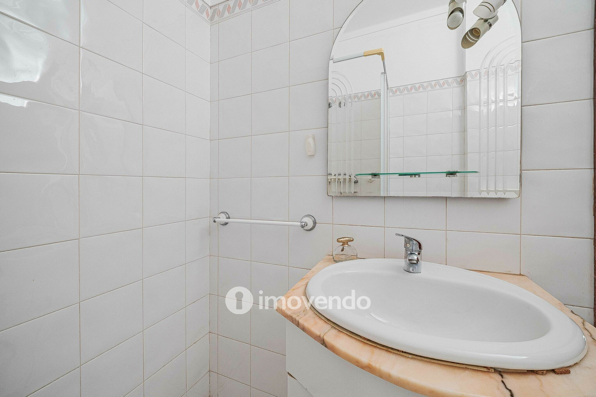 Apartamento T3 pronto a habitar, com áreas amplas, no centro de Mafra
