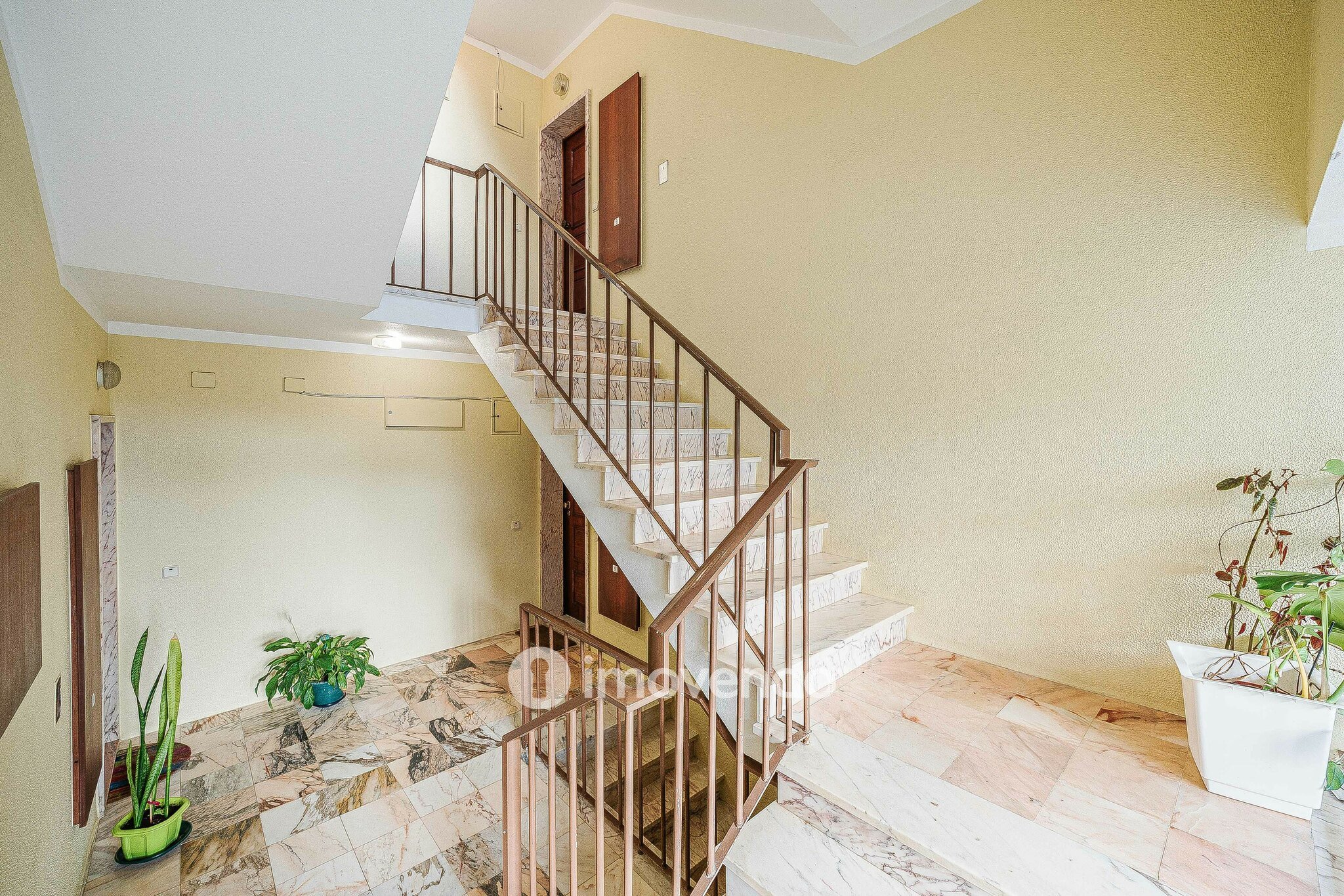 Apartamento T3 pronto a habitar, com áreas amplas, no centro de Mafra