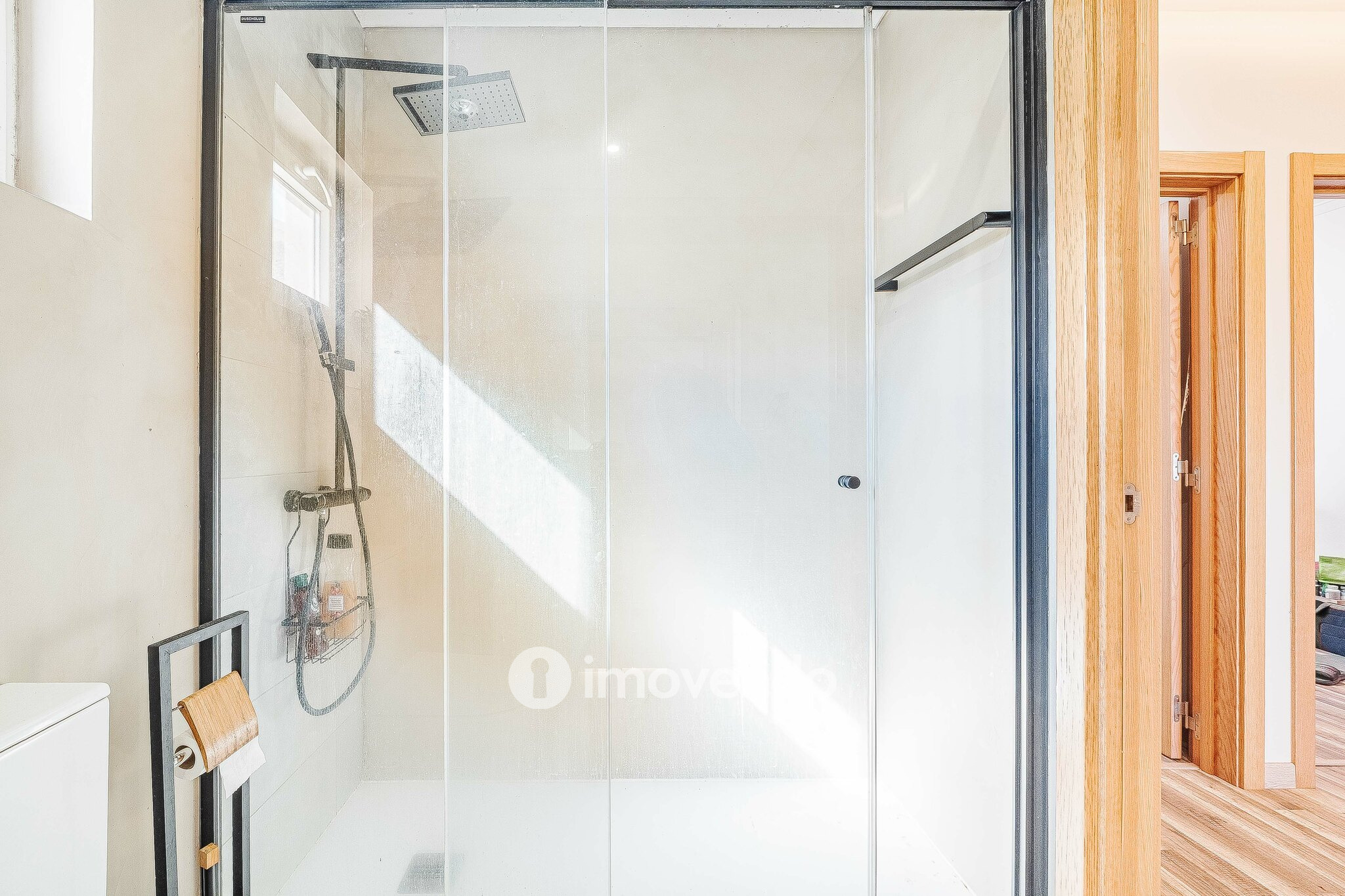 Apartamento T2 remodelado, com arrecadação, no Forte da Casa