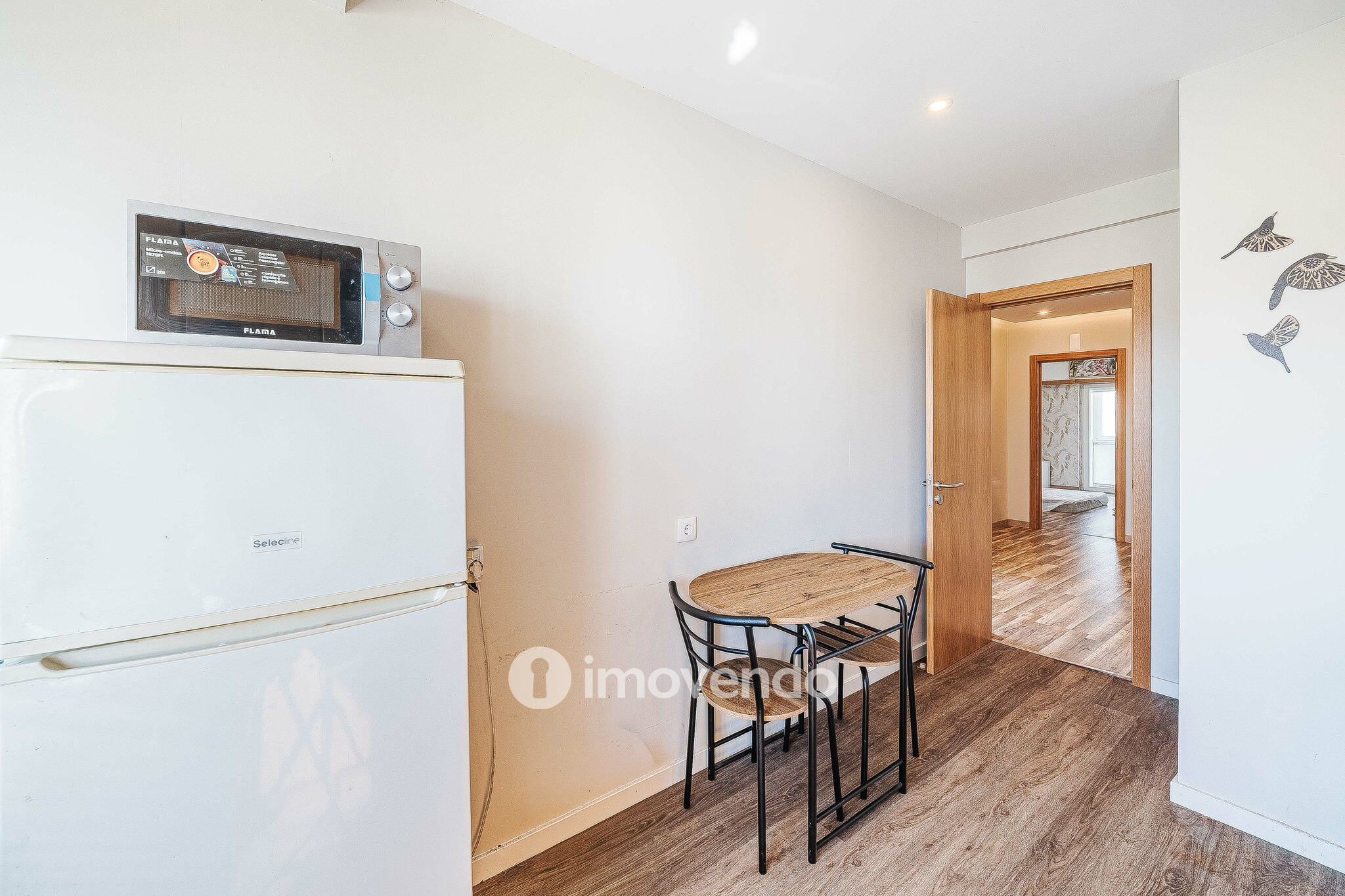 Apartamento T2 remodelado, com arrecadação, no Forte da Casa