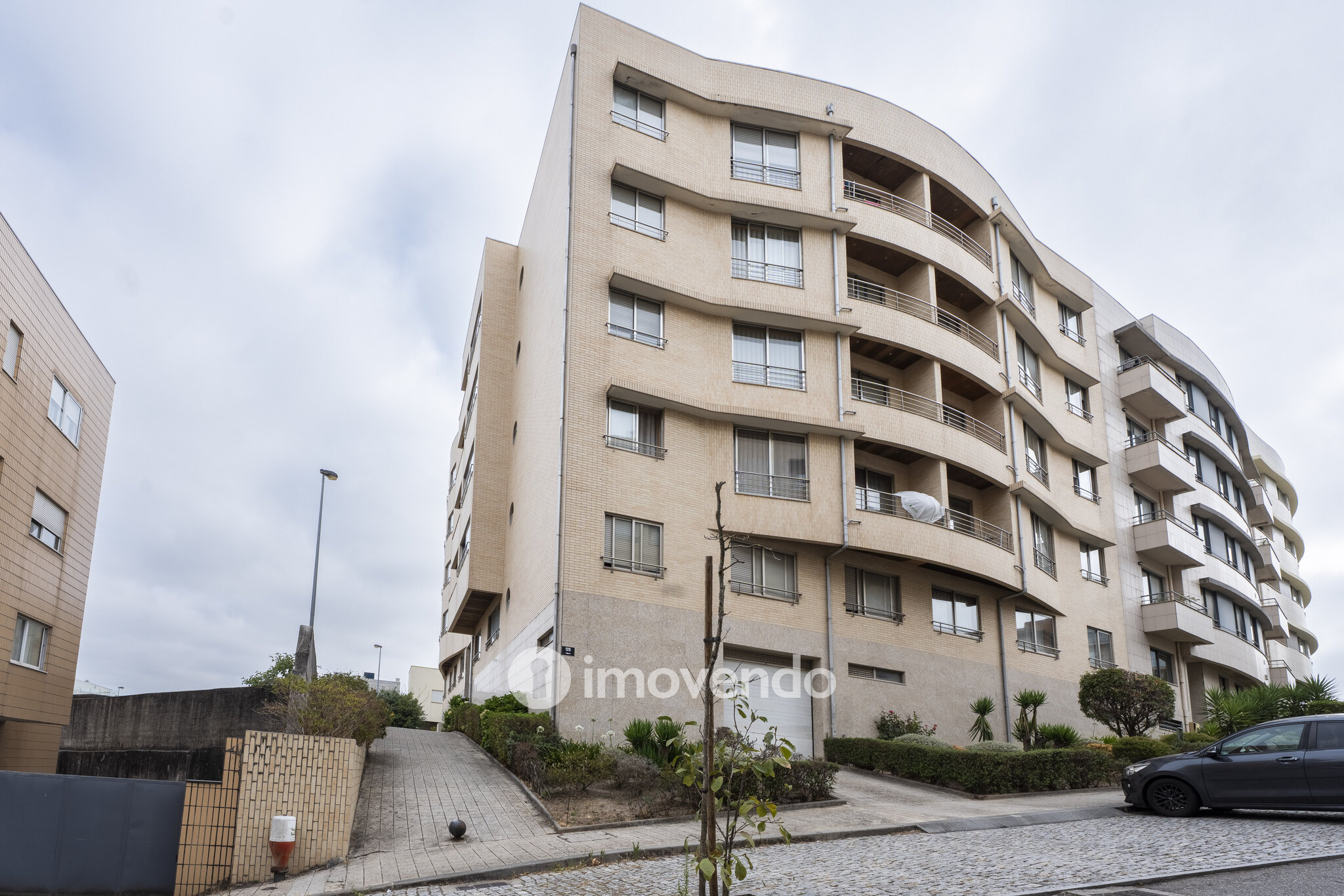 Apartamento T2 com estacionamento e terraço, em Rio Tinto