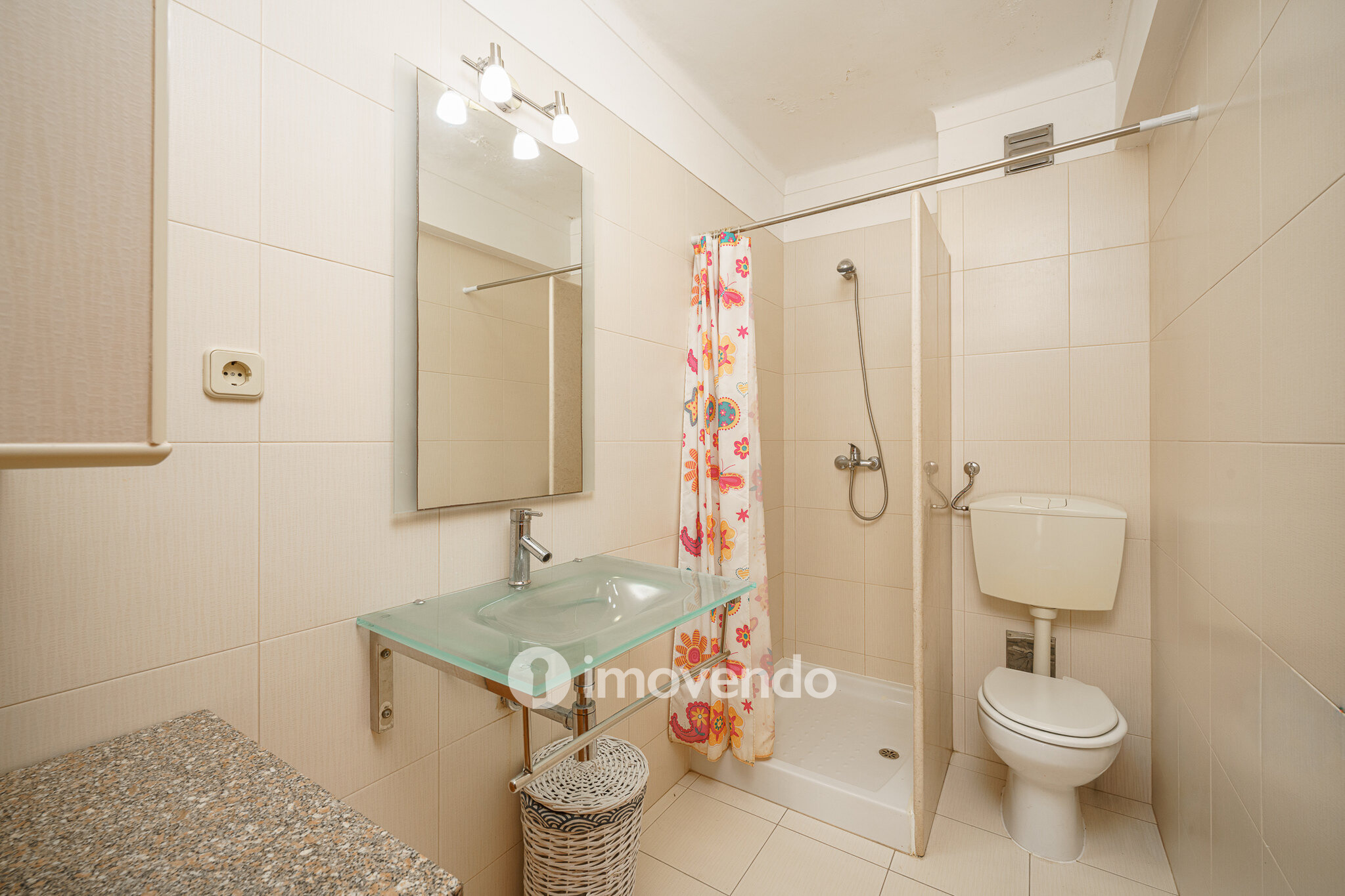 Apartamento T1 com varanda e a 200m da praia, no coração de Sesimbra