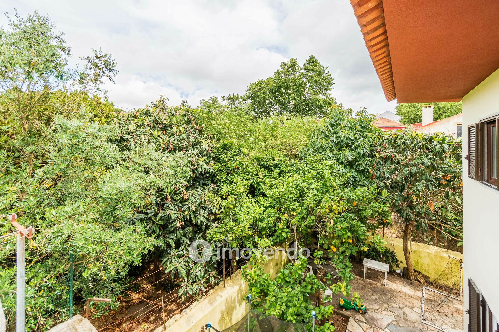 Moradia isolada T4, com jardim, em Agualva, Cacém