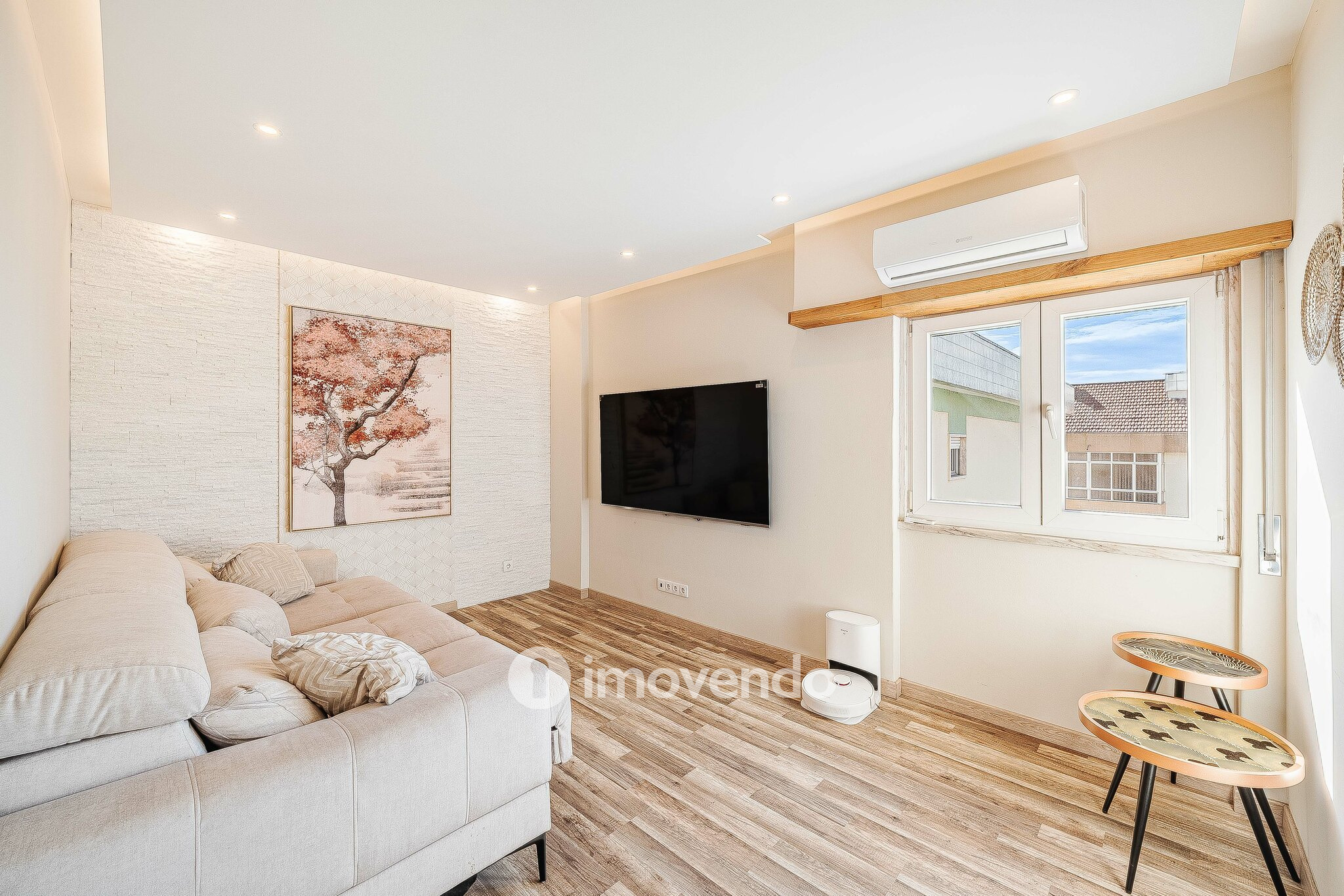 Apartamento T2 remodelado, com arrecadação, no Forte da Casa
