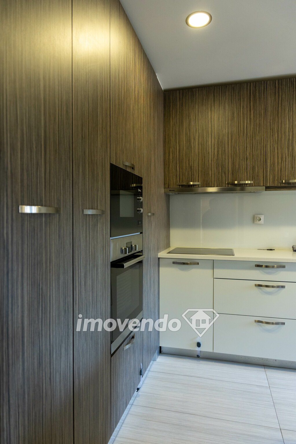 Apartamento T2, com estacionamento e cozinha equipada, no Porto
