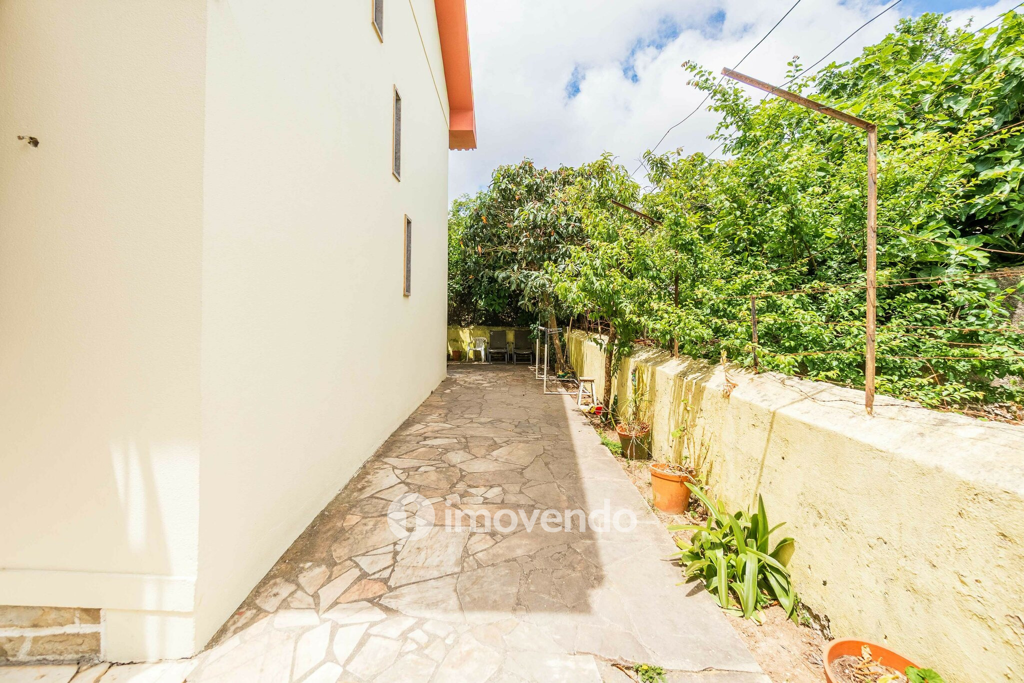 Moradia isolada T4, com jardim, em Agualva, Cacém