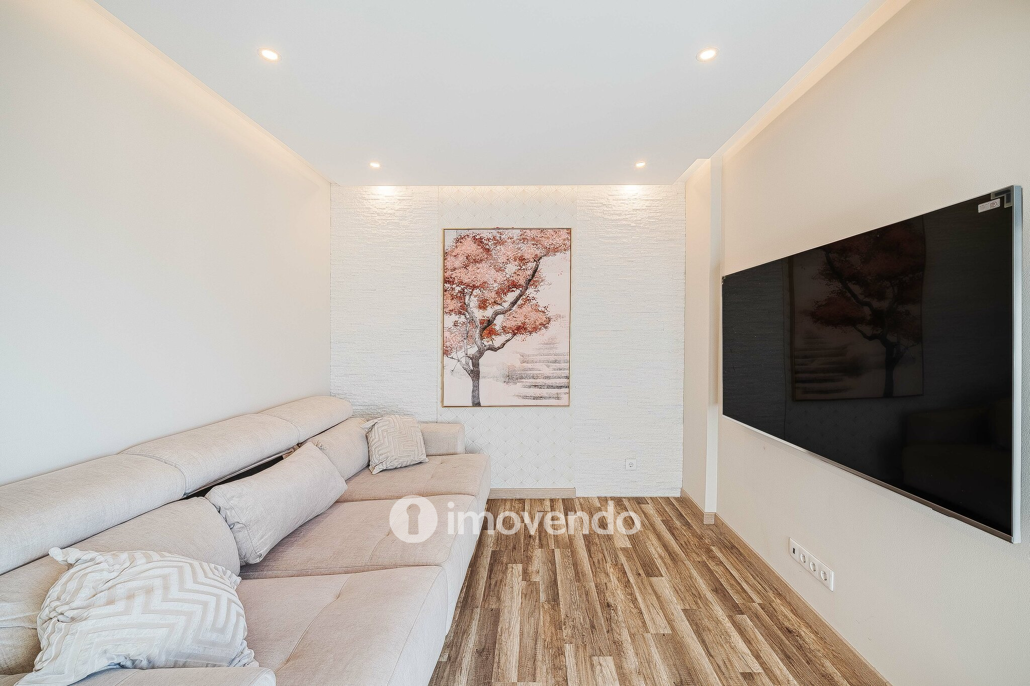 Apartamento T2 remodelado, com arrecadação, no Forte da Casa