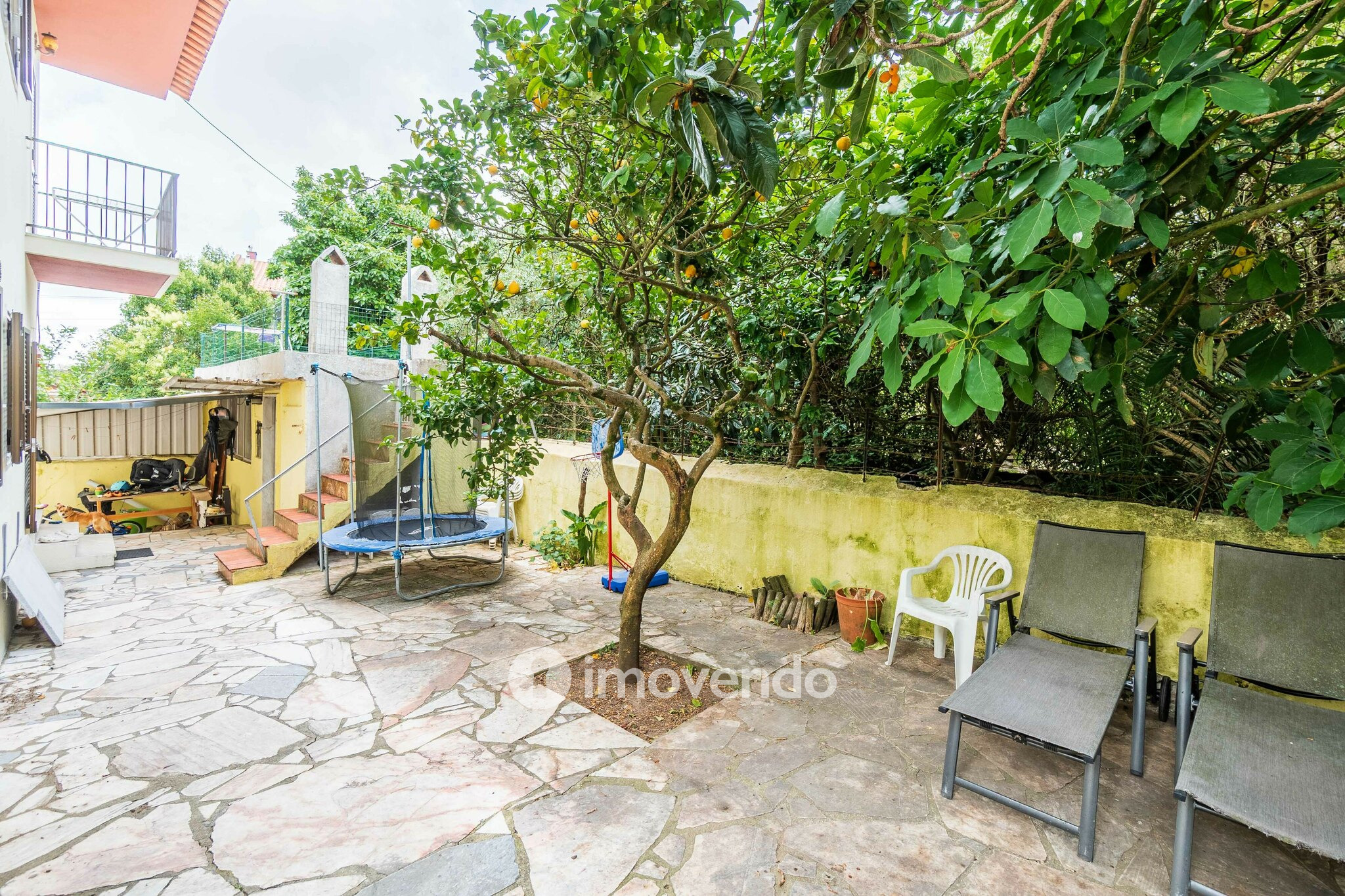 Moradia isolada T4, com jardim, em Agualva, Cacém
