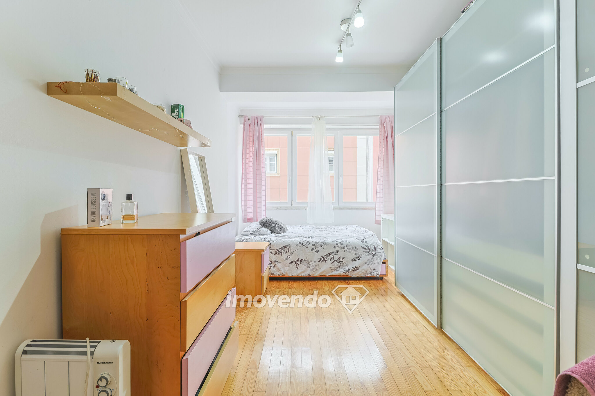 Apartamento T3, totalmente mobilado e equipado, em Alcântara, Lisboa