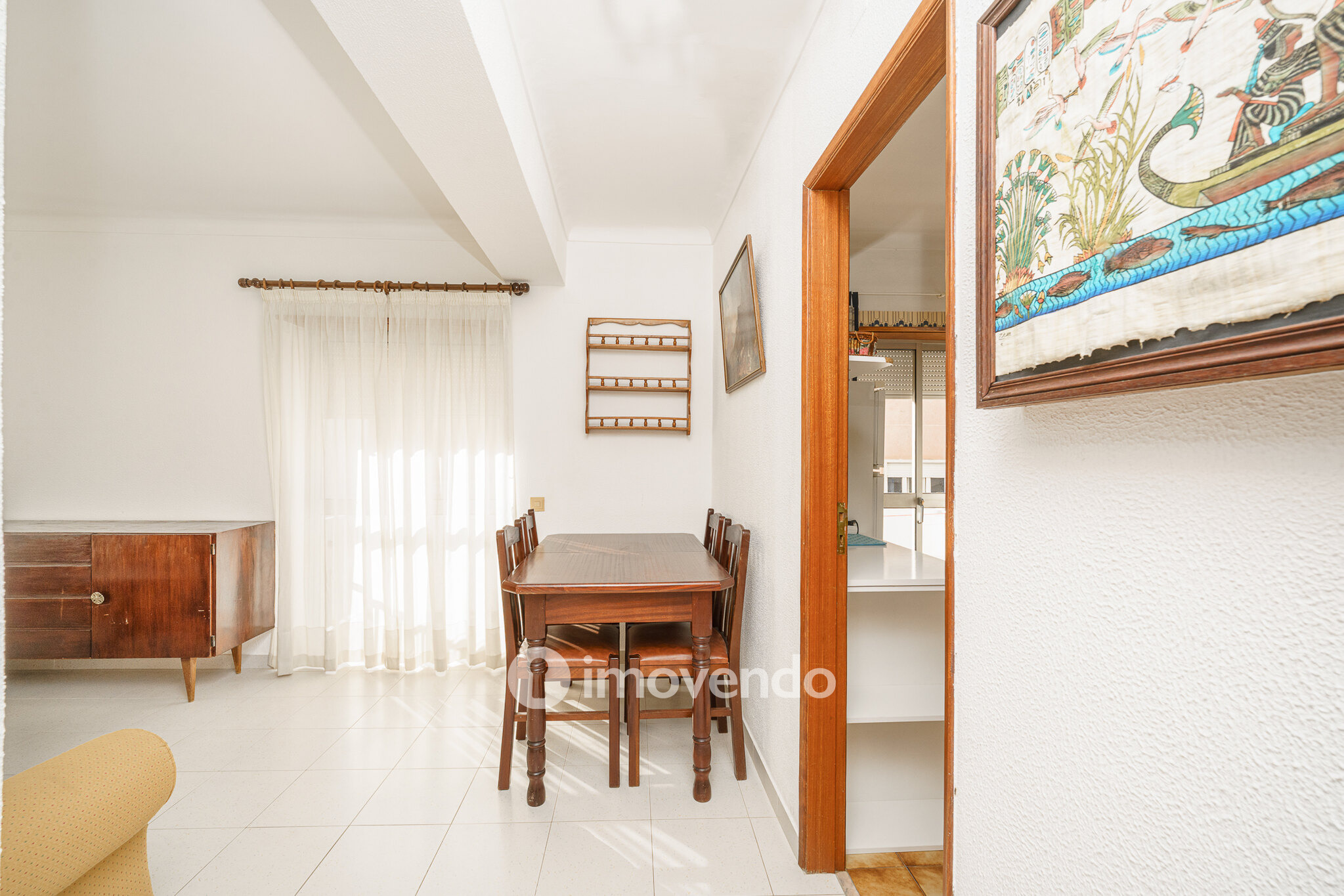 Apartamento T1 com varanda e a 200m da praia, no coração de Sesimbra