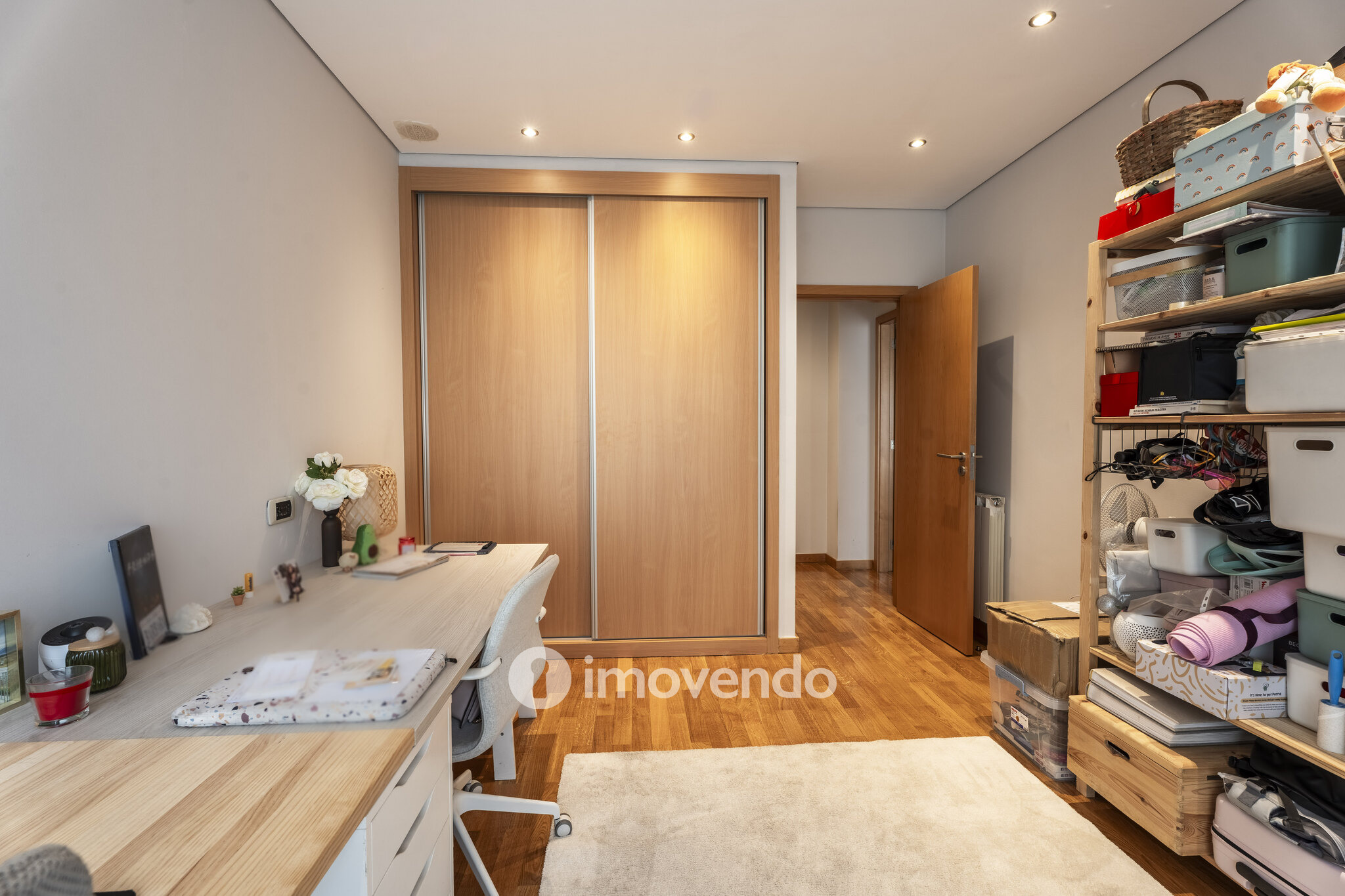 Apartamento T2 com estacionamento e terraço, em Rio Tinto