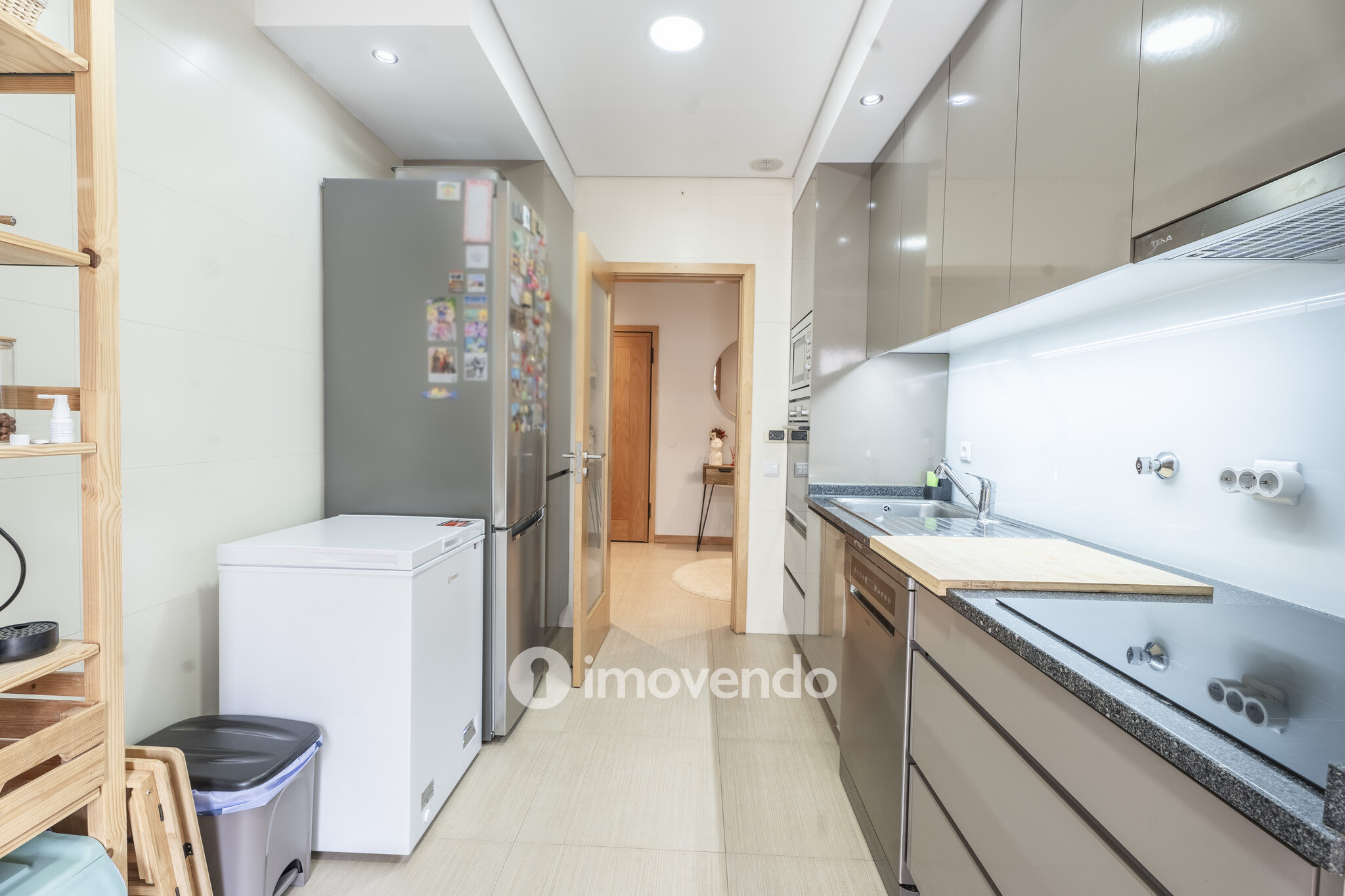 Apartamento T2 com estacionamento e terraço, em Rio Tinto