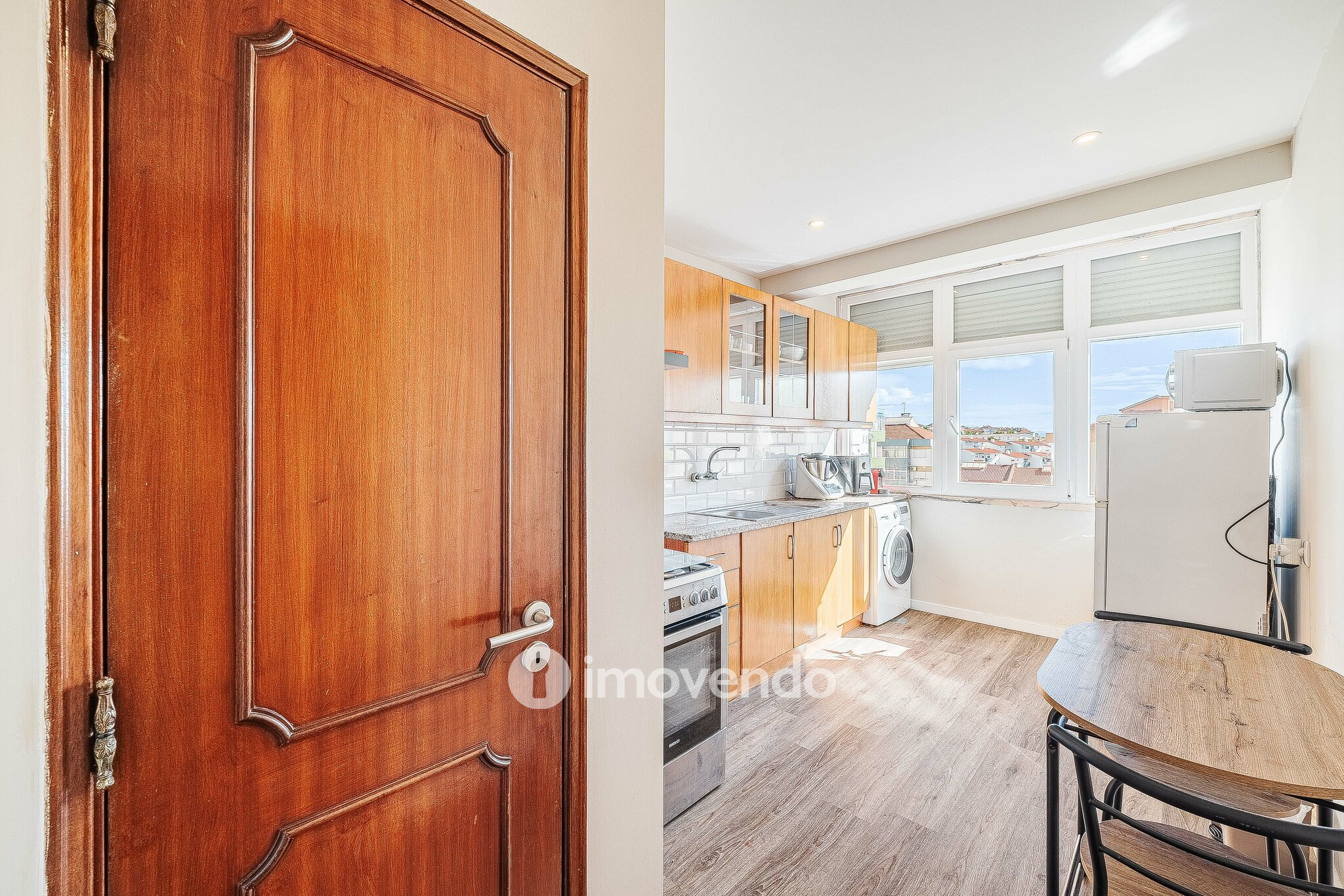 Apartamento T2 remodelado, com arrecadação, no Forte da Casa