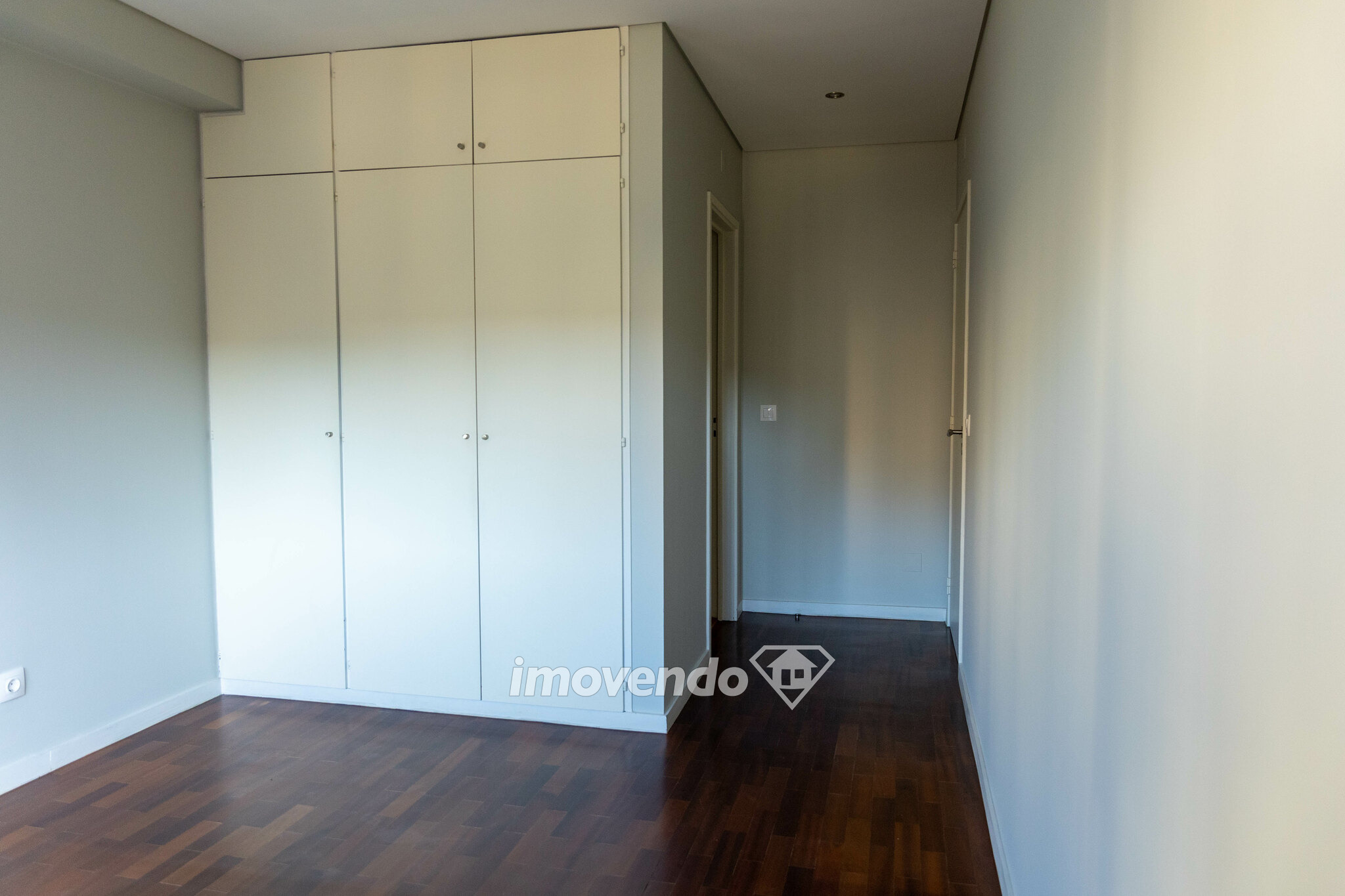 Apartamento T2, com estacionamento e cozinha equipada, no Porto