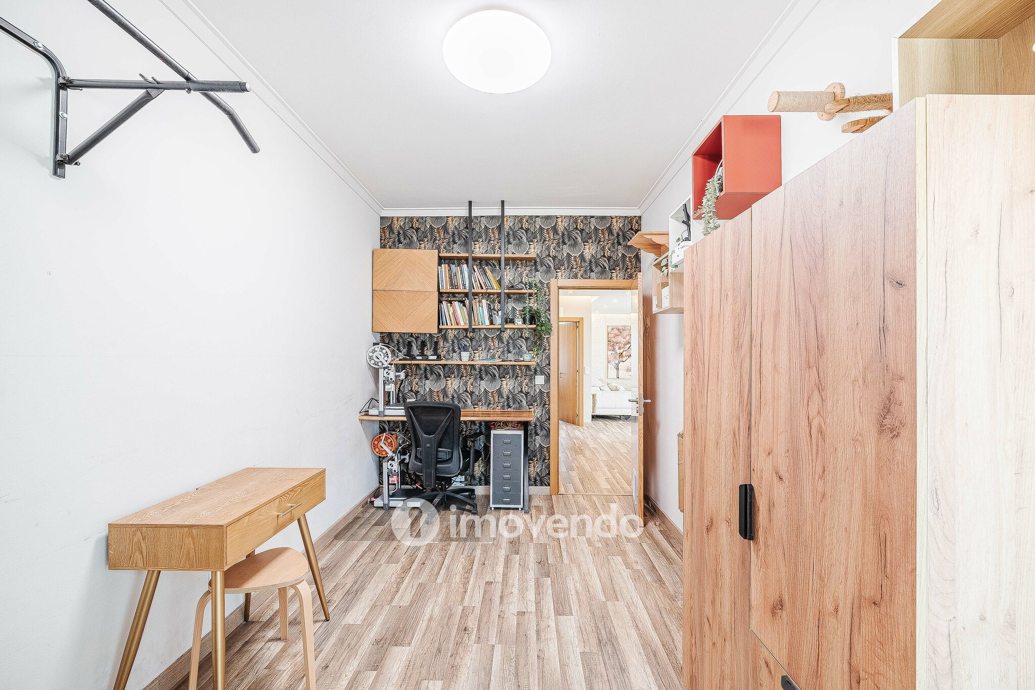 Apartamento T2 remodelado, com arrecadação, no Forte da Casa