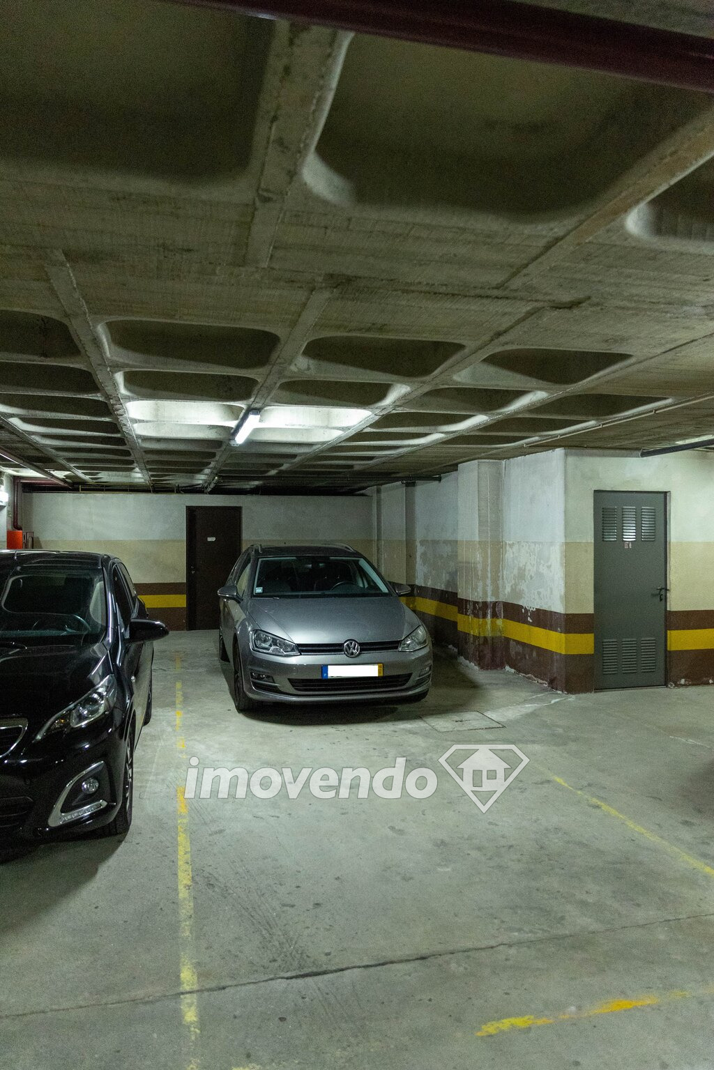 Apartamento T2, com estacionamento e cozinha equipada, no Porto