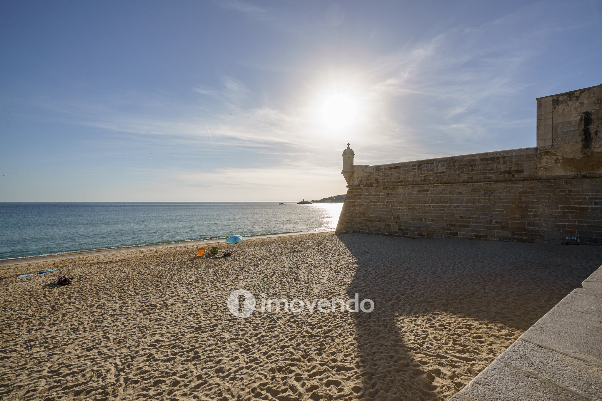 Apartamento T1 com varanda e a 200m da praia, no coração de Sesimbra