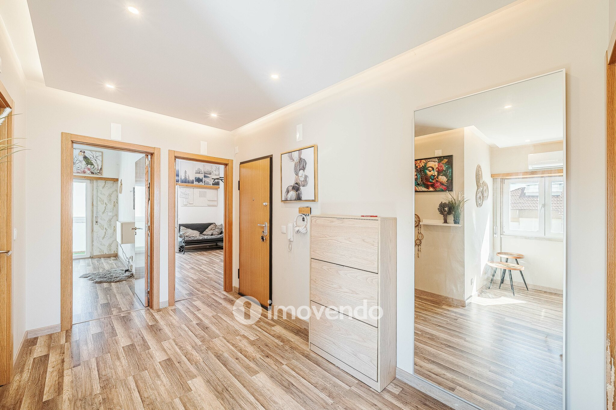Apartamento T2 remodelado, com arrecadação, no Forte da Casa
