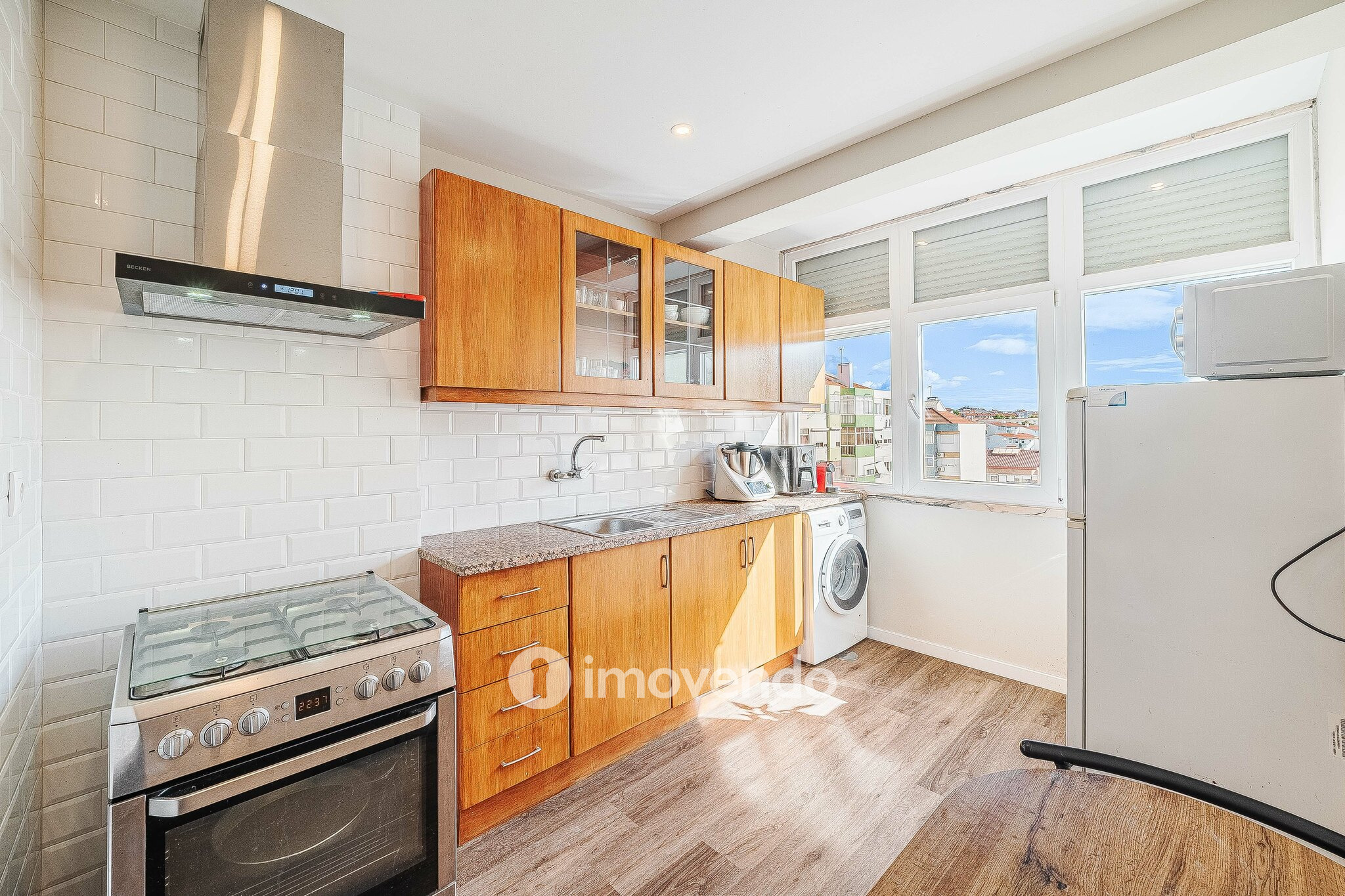 Apartamento T2 remodelado, com arrecadação, no Forte da Casa