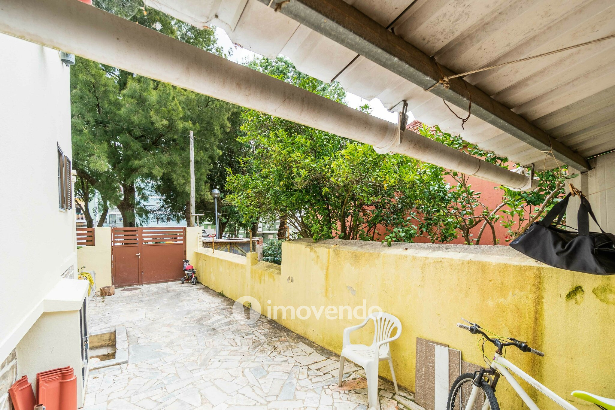 Moradia isolada T4, com jardim, em Agualva, Cacém
