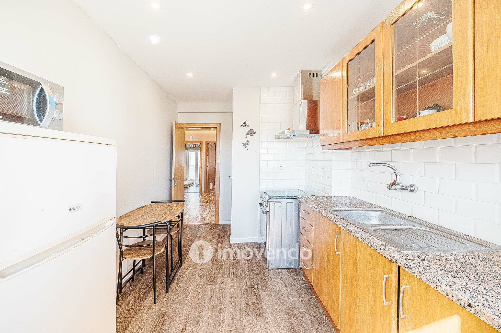Apartamento T2 remodelado, com arrecadação, no Forte da Casa