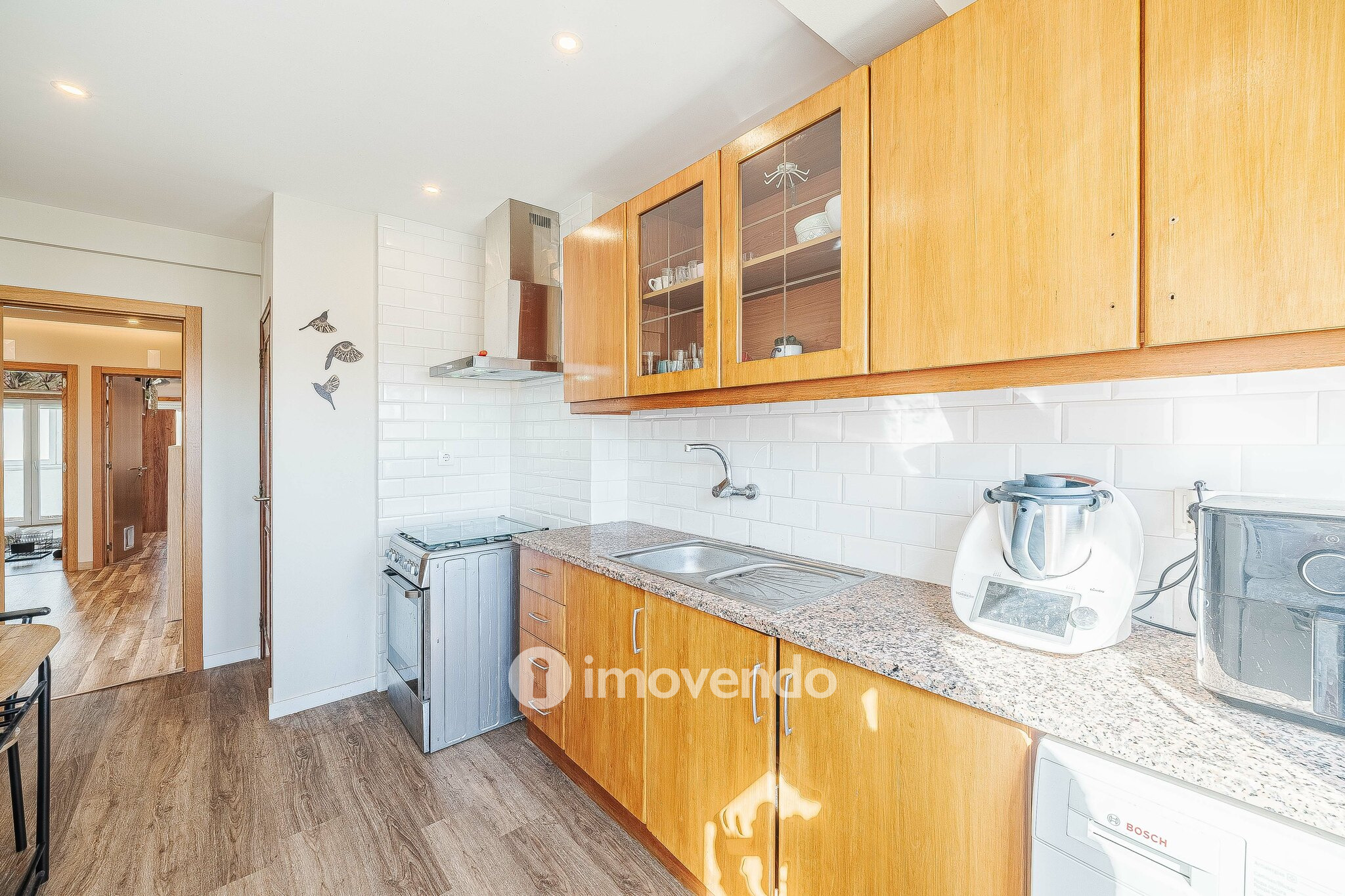 Apartamento T2 remodelado, com arrecadação, no Forte da Casa