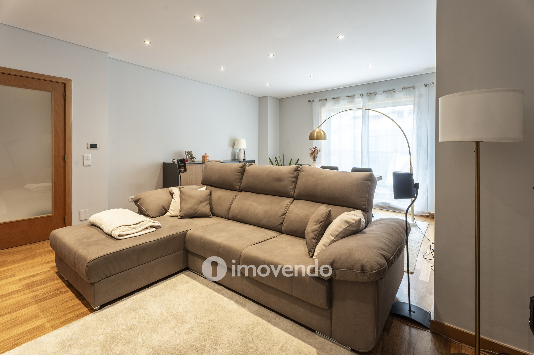 Apartamento T2 com estacionamento e terraço, em Rio Tinto