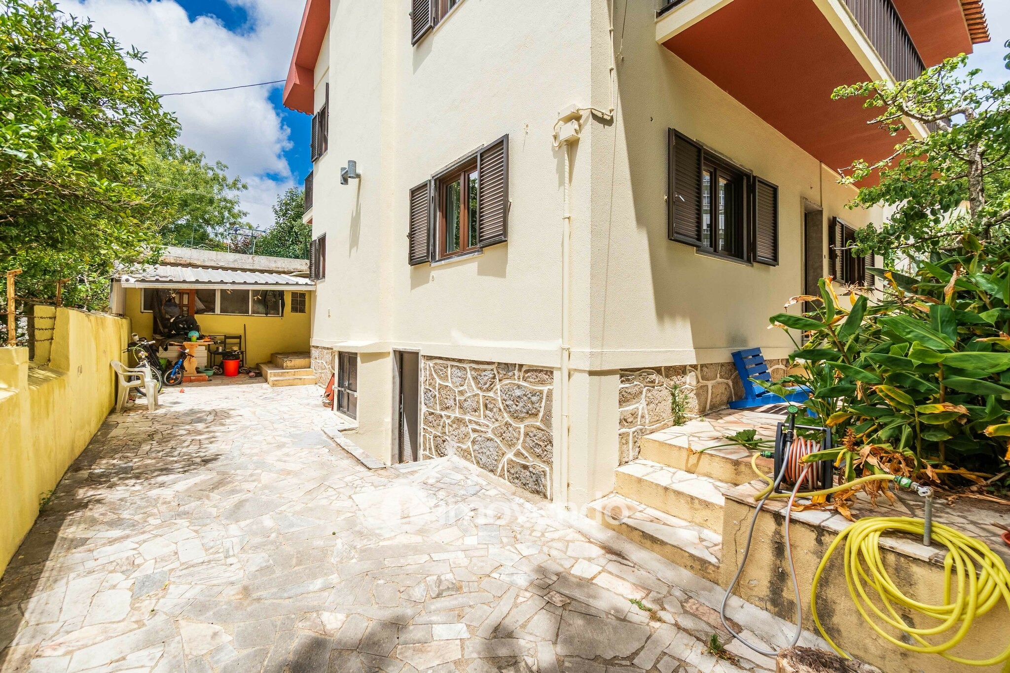 Moradia isolada T4, com jardim, em Agualva, Cacém
