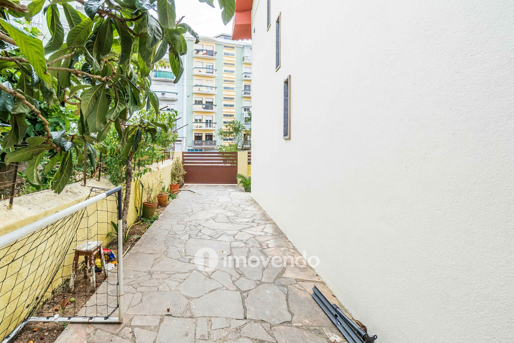 Moradia isolada T4, com jardim, em Agualva, Cacém